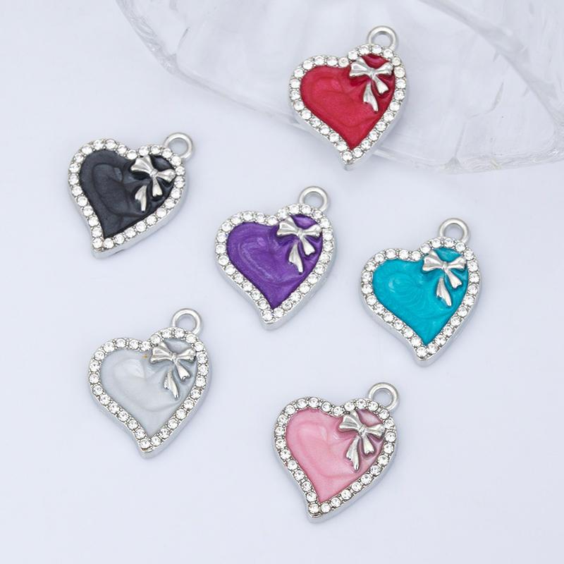diy creative jewelry accessories, new heart-shaped necklaces, bracelets, pendants and small pendants with inlaid rhinestones, wholesale diy accessories, heart-shaped oil-dripping necklaces, bracelets, pendants and small pendants, factory direct sales details Picture
