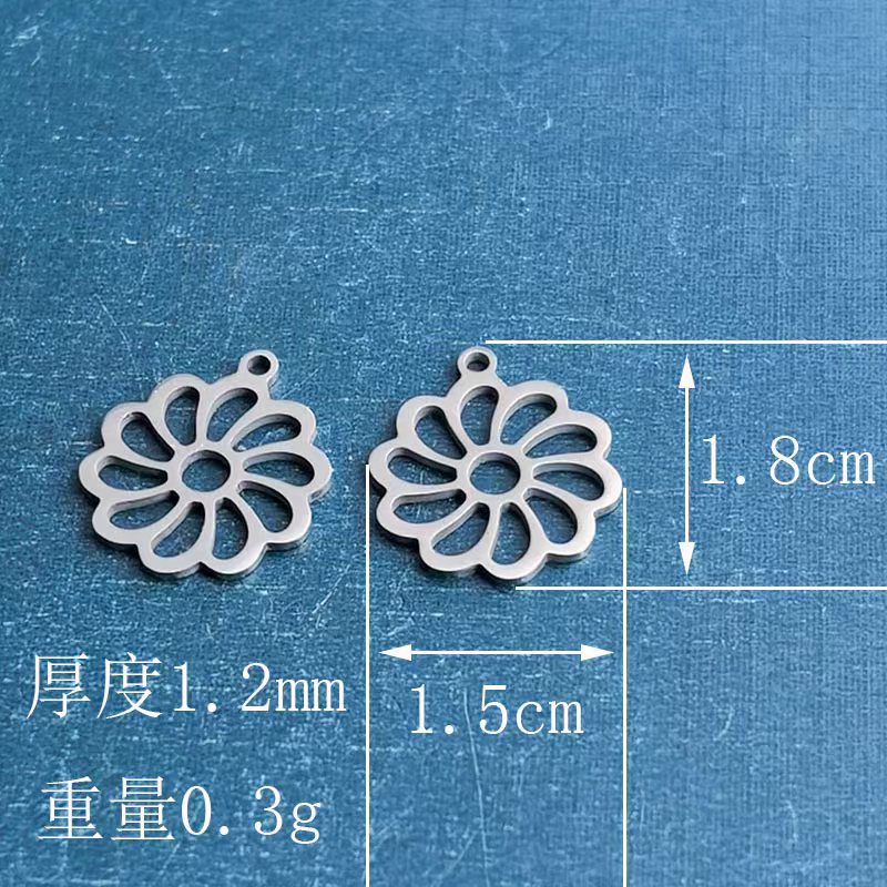 Cross-border foreign trade DIY jewelry accessories, sweet style stainless steel titanium steel hollowed-out heart flower bracelet pendant, handcrafted pendant detail image 2