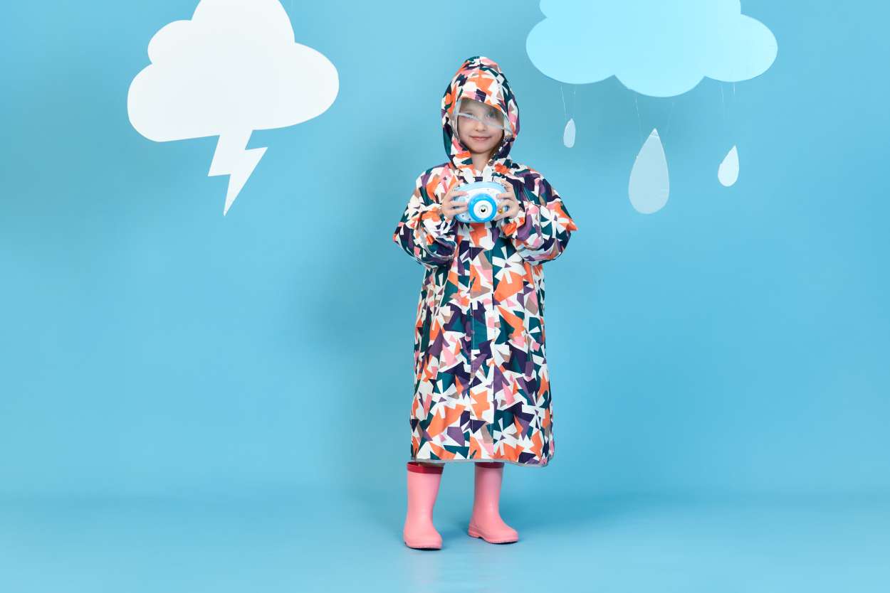 儿童背包雨衣满印多色图案学生男孩女孩上学通勤反光安全防暴雨多尺码可选环保无气味柔软布料时尚网红宝妈必选雨衣【几何花朵】白底实物图