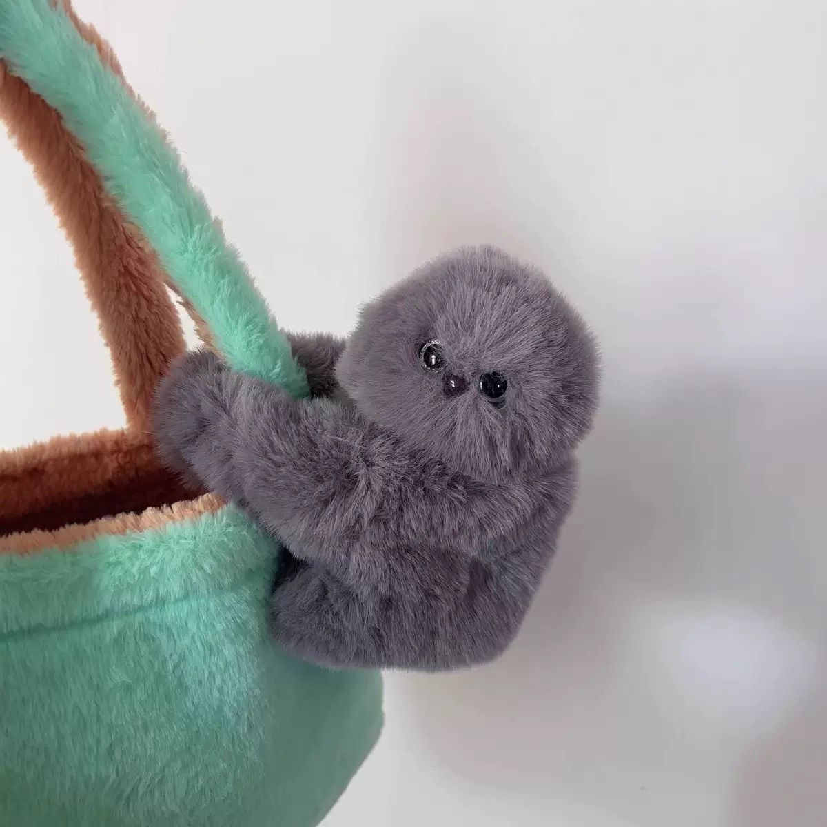 Douyin's same style shy owl singing electric doll bag pendant, girlfriend electronic toy, electric plush toy, mechanism, companion doll Application Scenario