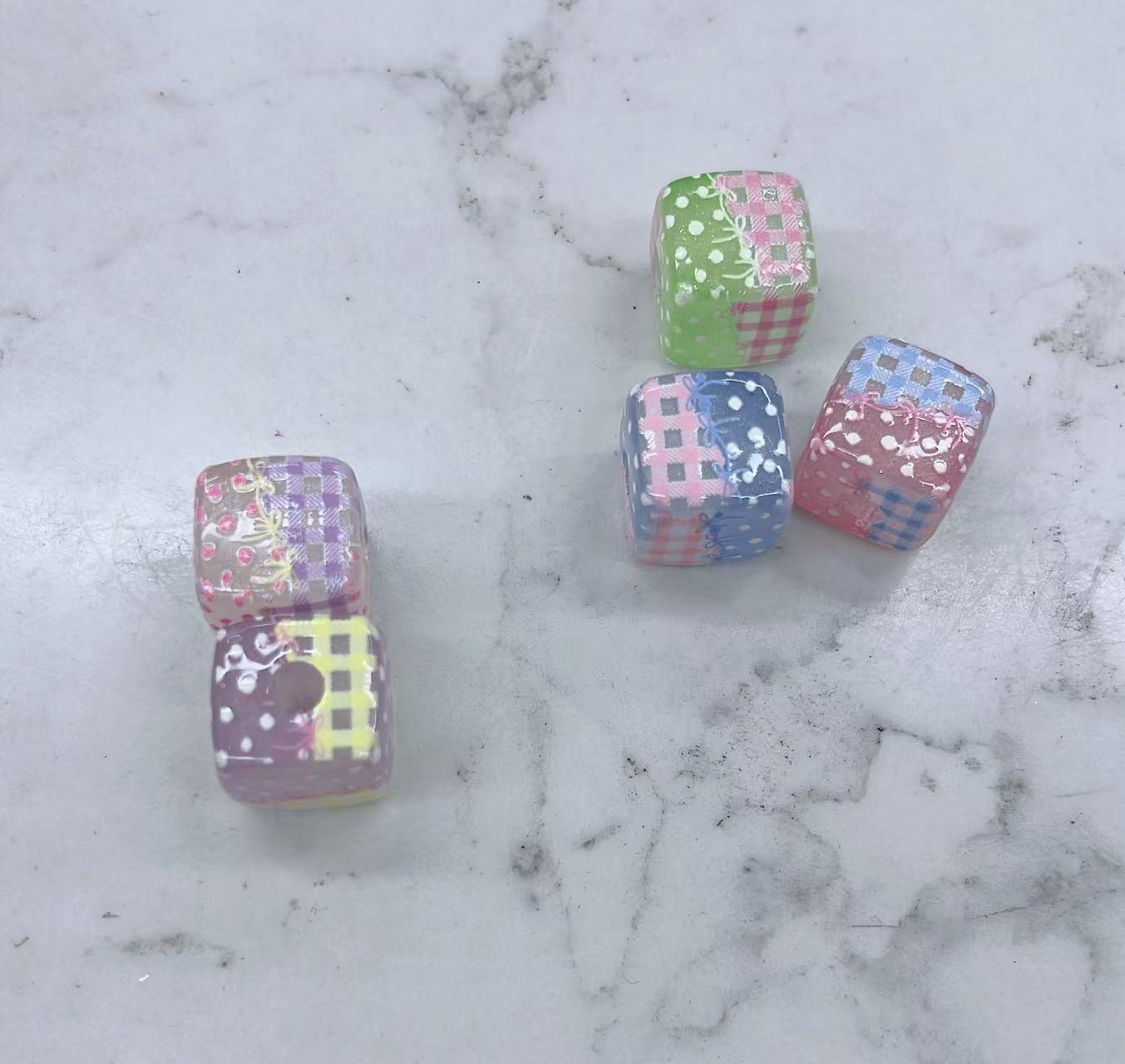 Pearlescent fine powder transparent square beaded perforated diy bracelet, mobile phone chain head rope accessory