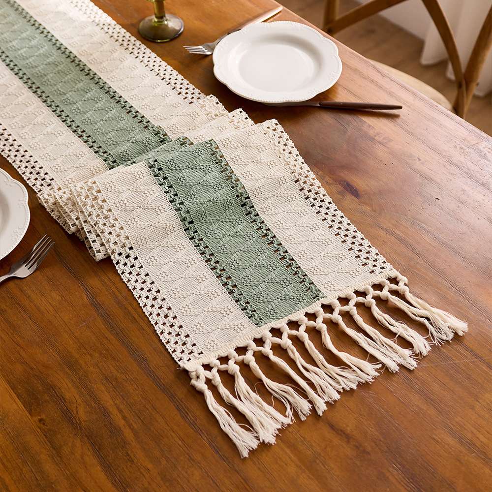 Bohemian table flags come in a variety of styles. Rectangular table flags are available in multiple sizes, including 30*180CM details Picture