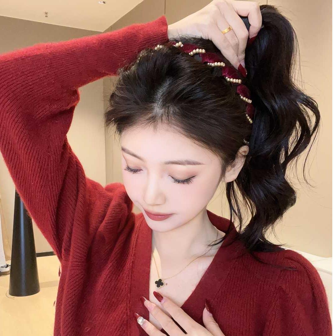 Retro velvet wavy beaded hair band for women, anti-slip hair tie for washing face in autumn and winter, fashionable and stylish high head headband hair accessory