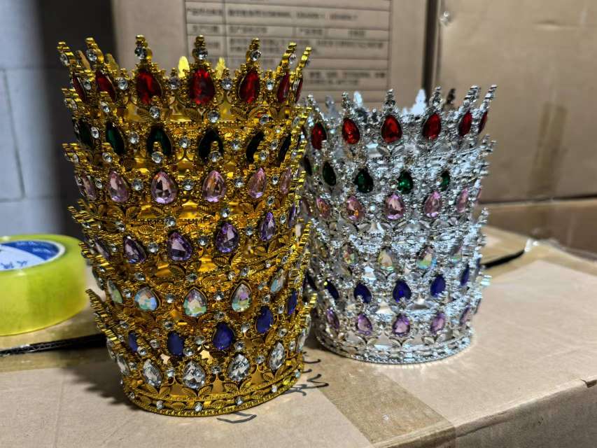 皇冠头扣，生日蛋糕头扣，带钻皇冠头扣，装饰头扣婚庆用品！