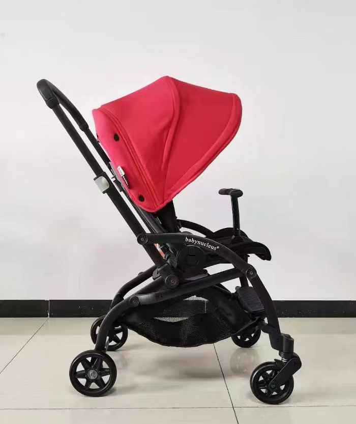 The baby stroller has a seat that can be redirected and is a pocket stroller Application Scenario
