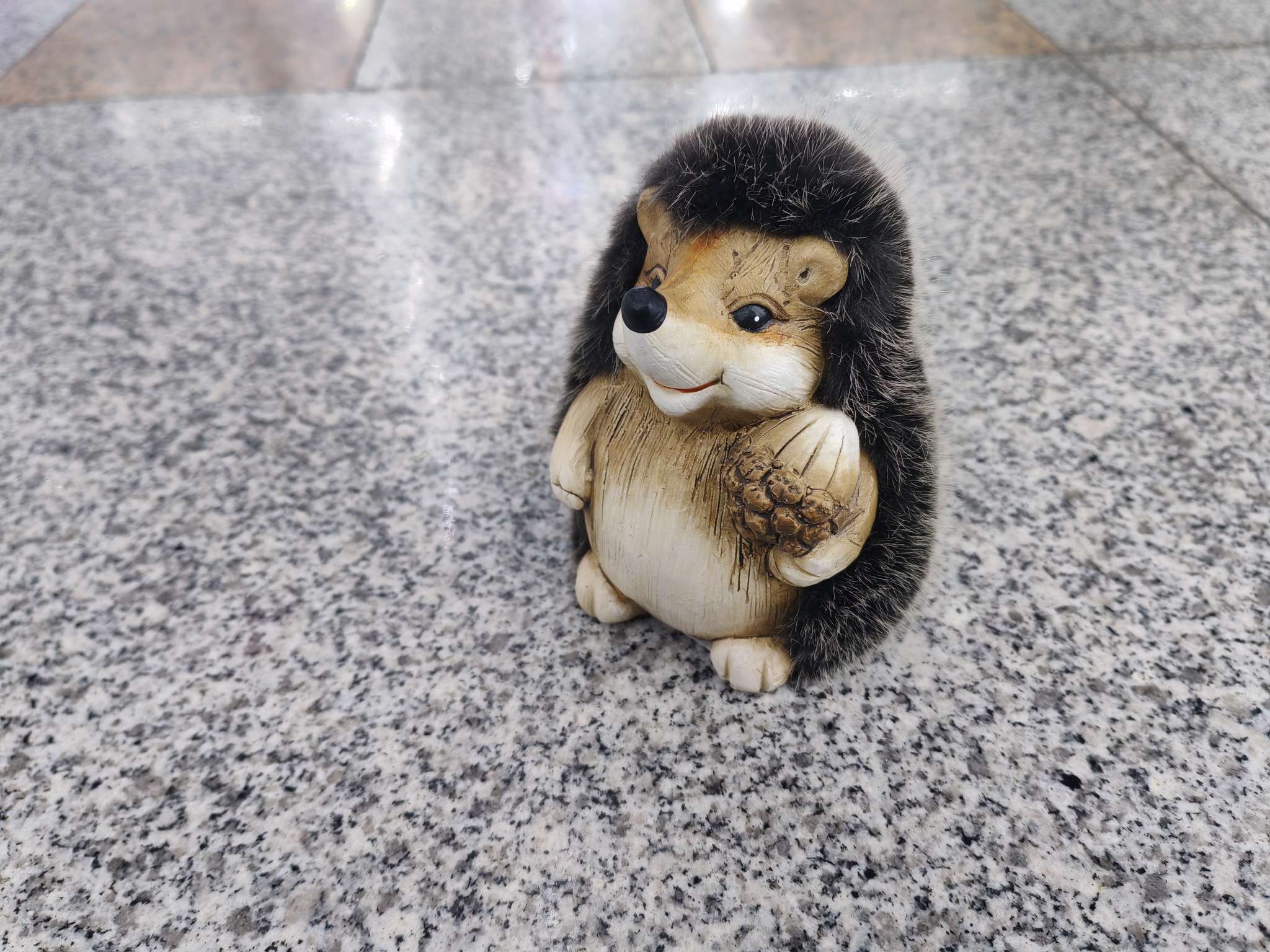 Simulated hedgehog home decoration ornaments, office decoration ornaments, ceramic simulated hedgehog pic 4