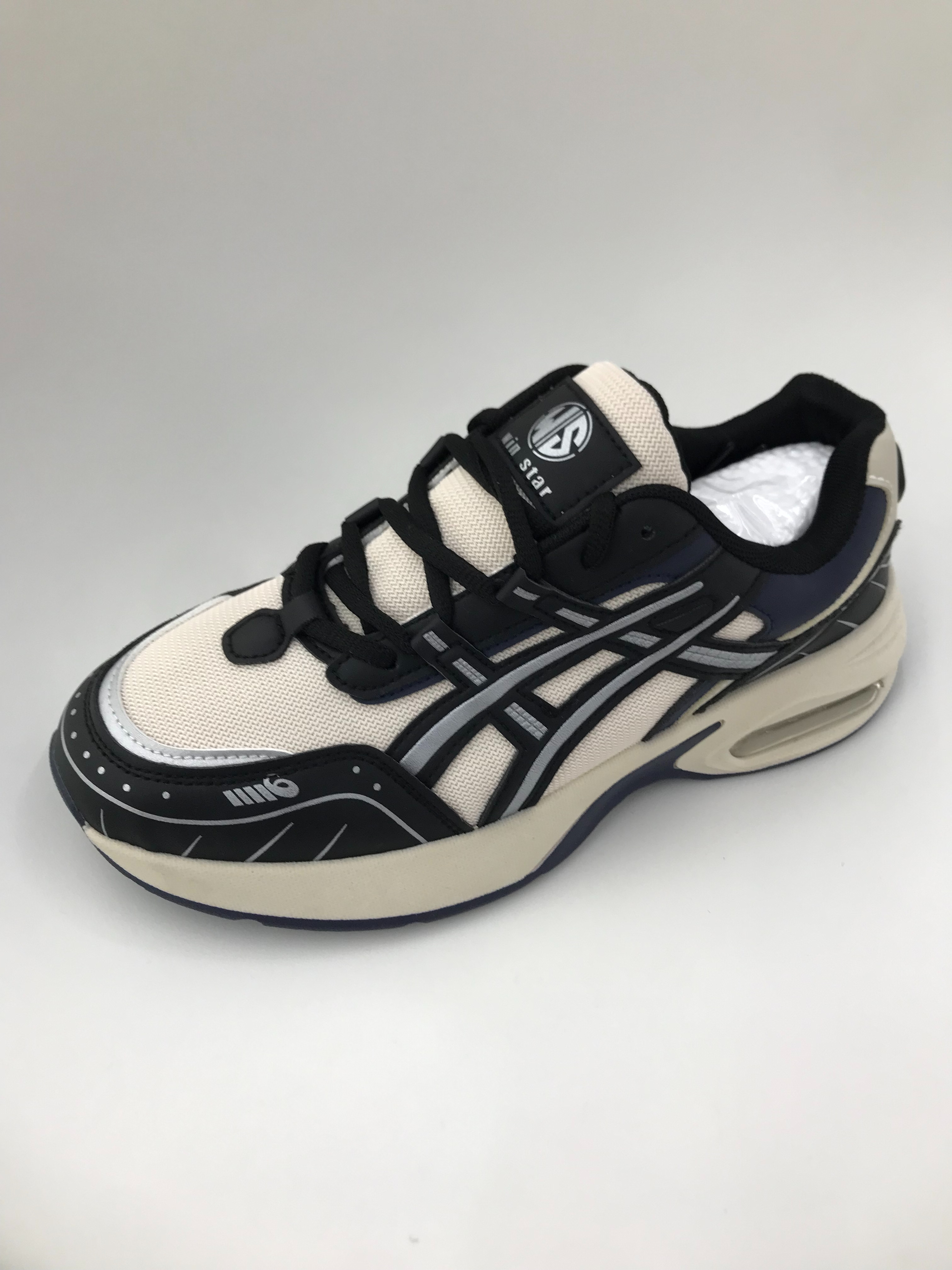 The new series of fashionable sports shoes are lightweight and breathable details Picture