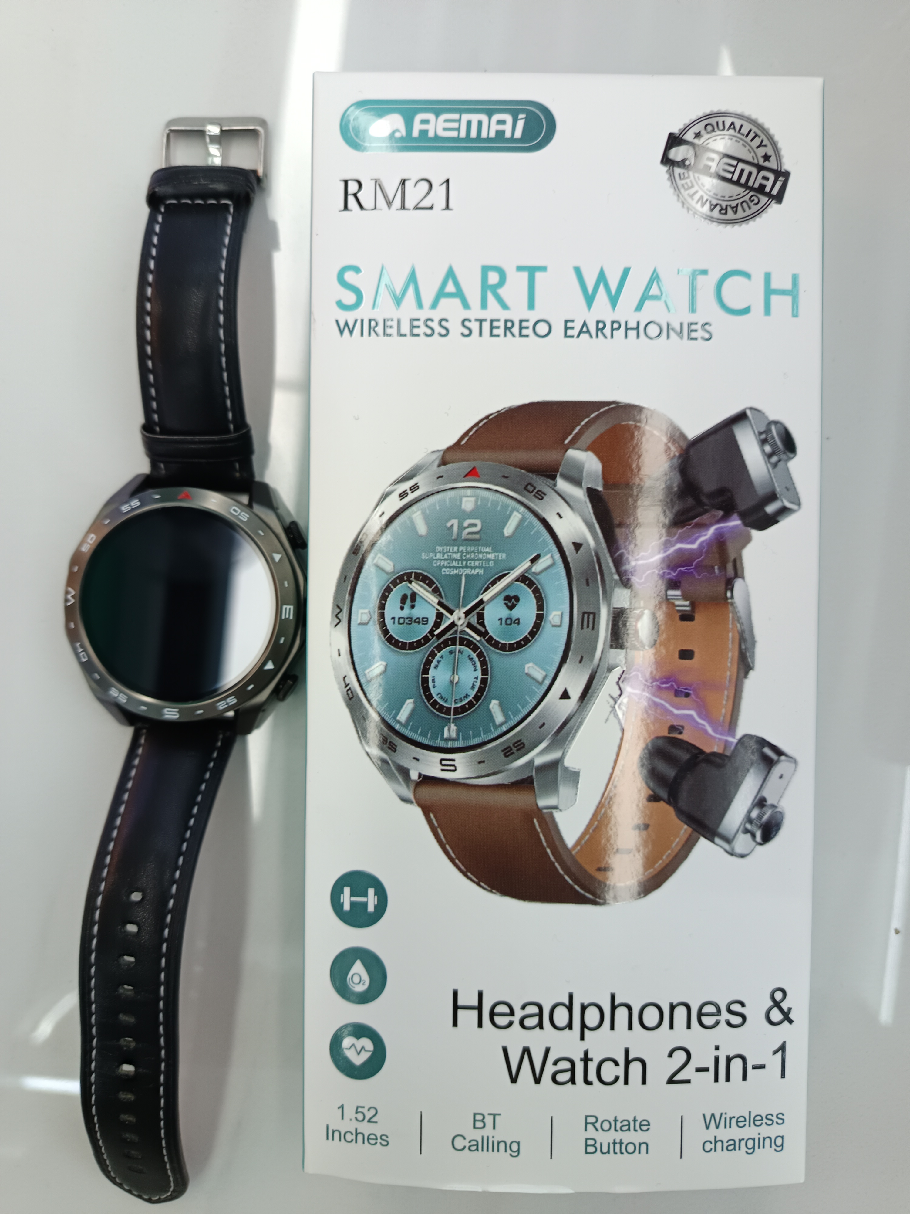 The latest AEMAI RM21 smart sports watch features a large circular screen with two straps and wireless Bluetooth headphones, allowing for monitoring of mental state, blood pressure, exercise and sleep