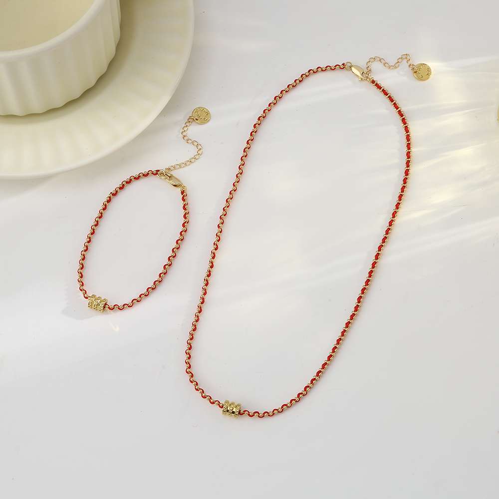 This is a high-end and light luxury summer collarbone chain accessory for women with a red waist and a red string necklace in their zodiac year detail image 5