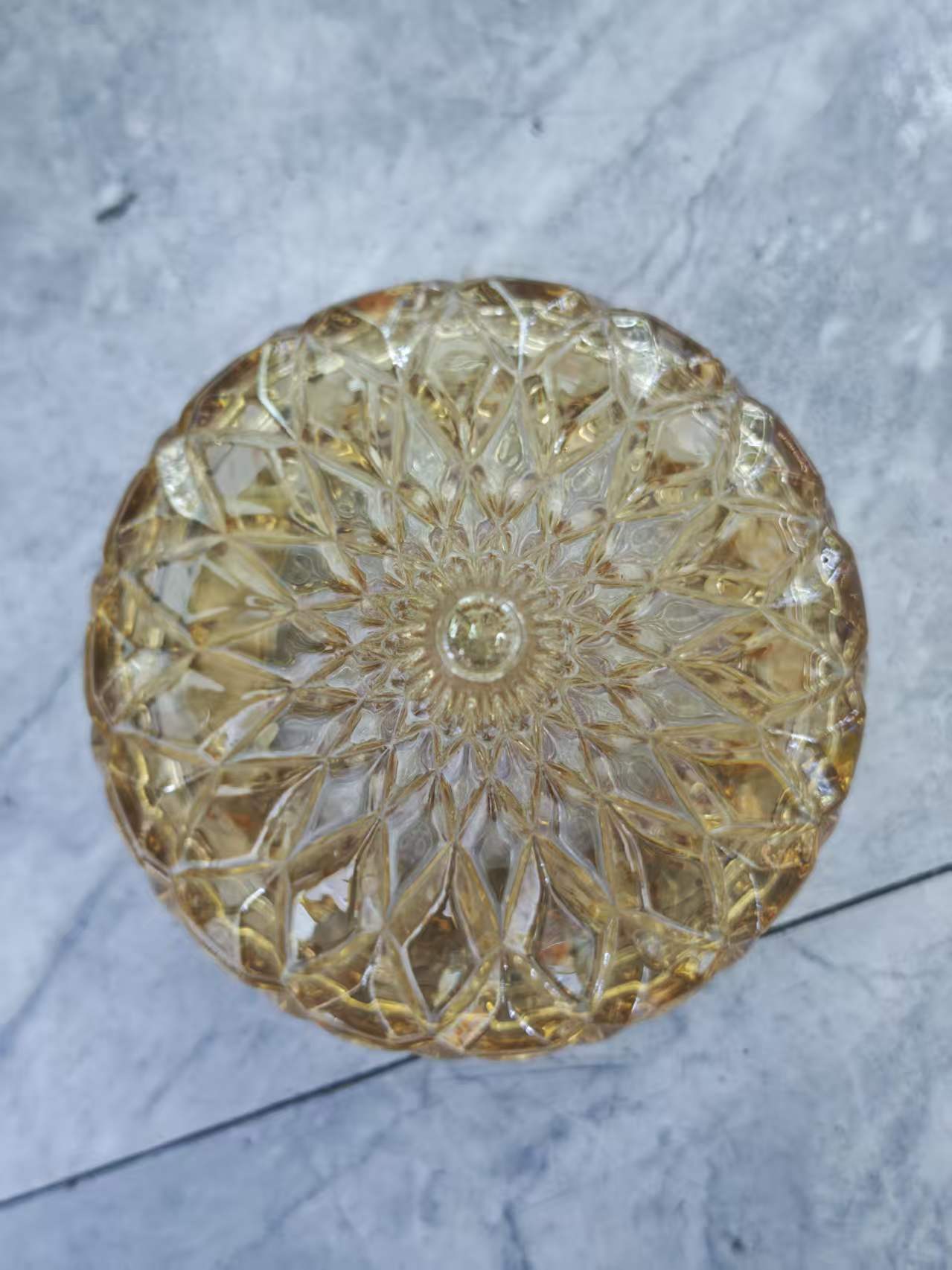 Teardrop-shaped amber glass small fruit container, fruit plate and nut separation container Specification image