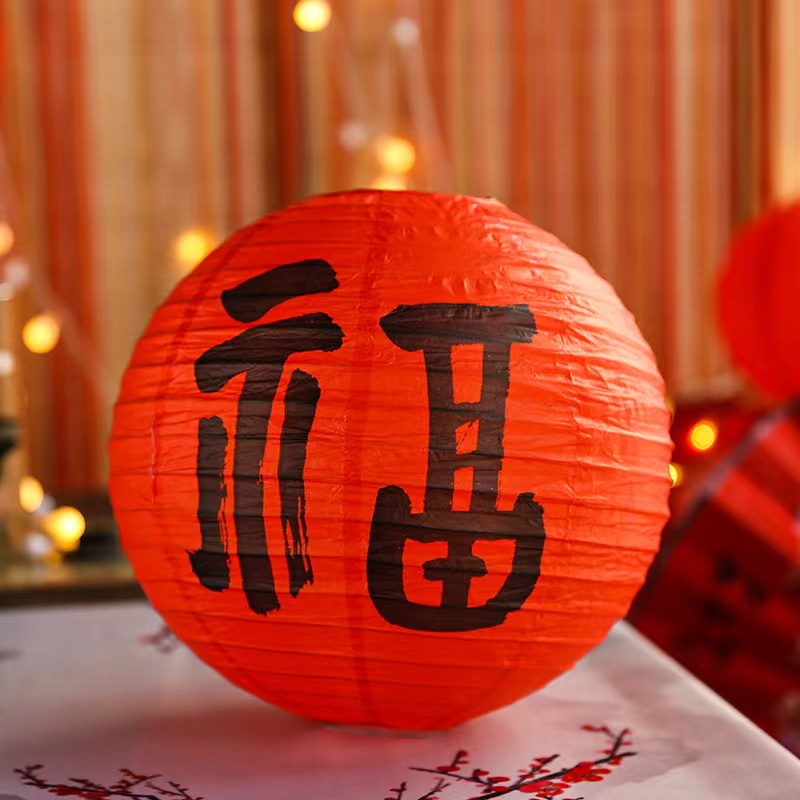 For the Spring Festival and New Year's Day, decorate the community with mysterious lanterns, flower lanterns, card paper, ancient-style decorations, "Fu" character hanging ornaments, and create a scene atmosphere Specification image