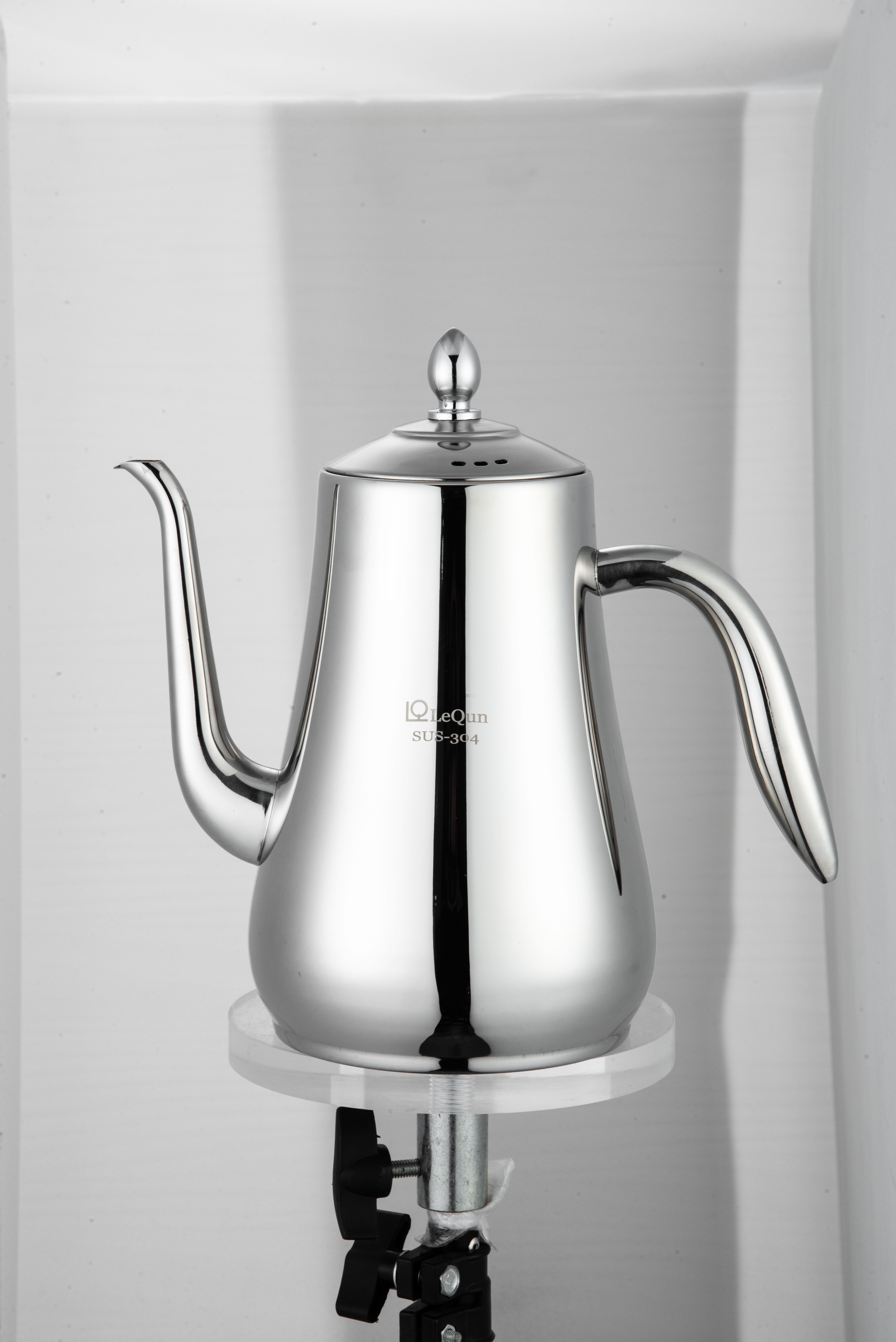 大不锈钢盆/不锈钢盆/燃气烧水壶/不锈钢/烧水壶茶白底实物图