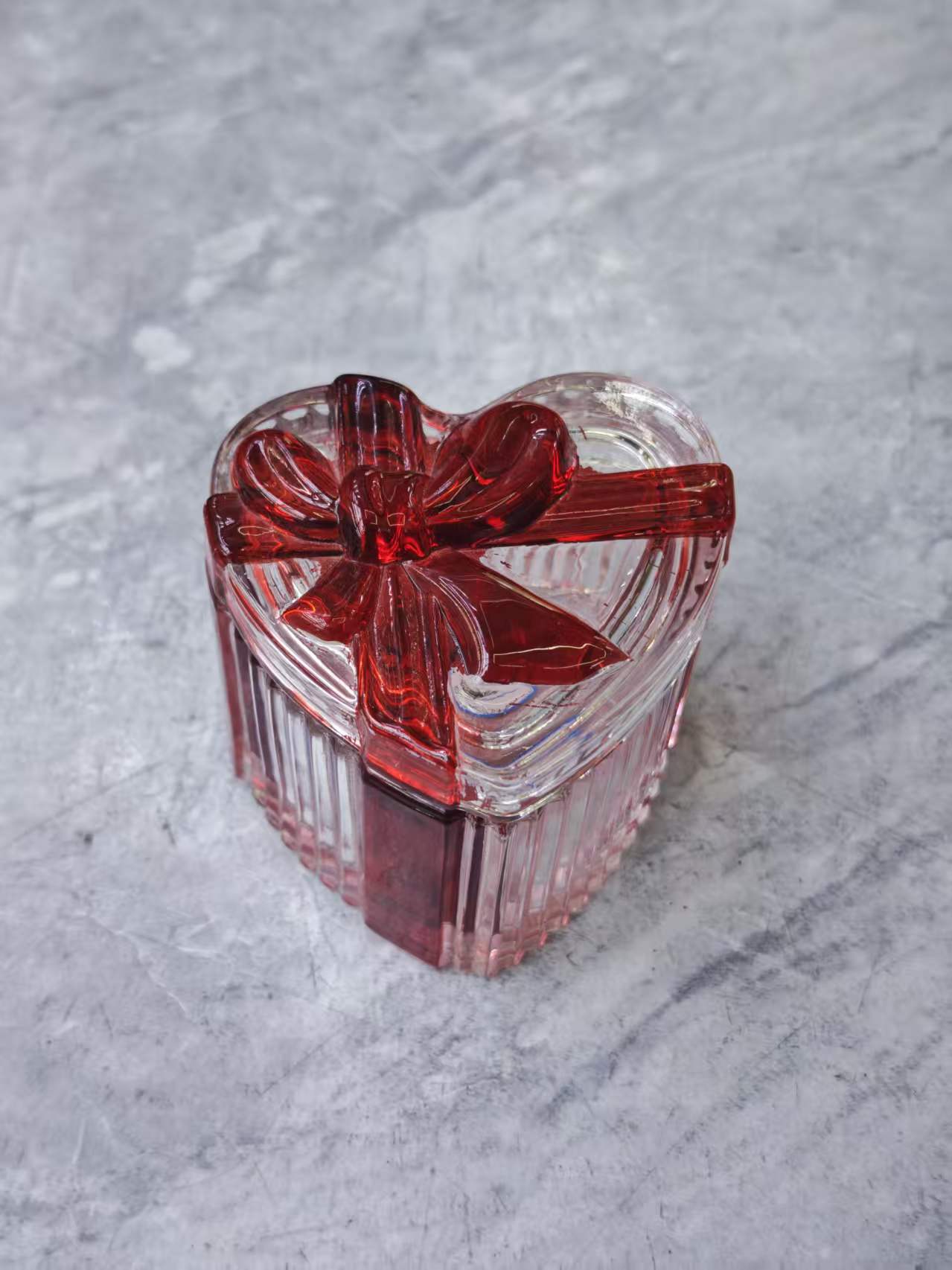Transparent red glass heart-shaped gift box Zhuang Xiao Storage cup