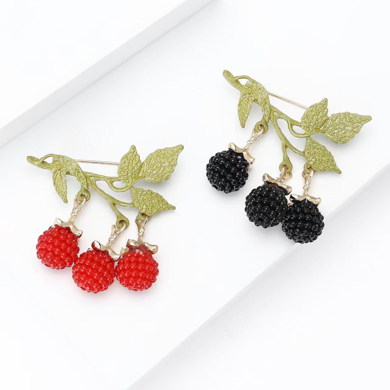 New European and American style cross-border enamel blackberry fruit pendant brooch, fresh suit clothing women's brooch accessory pin pic 3