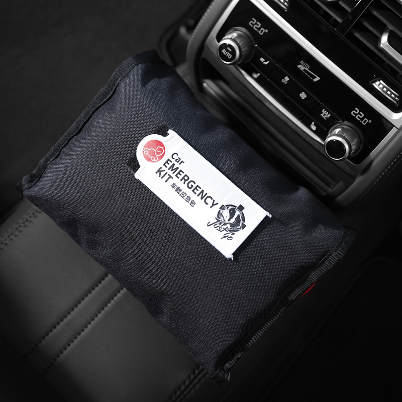 Vehicle-mounted emergency kit, multi-functional emergency safety rescue kit