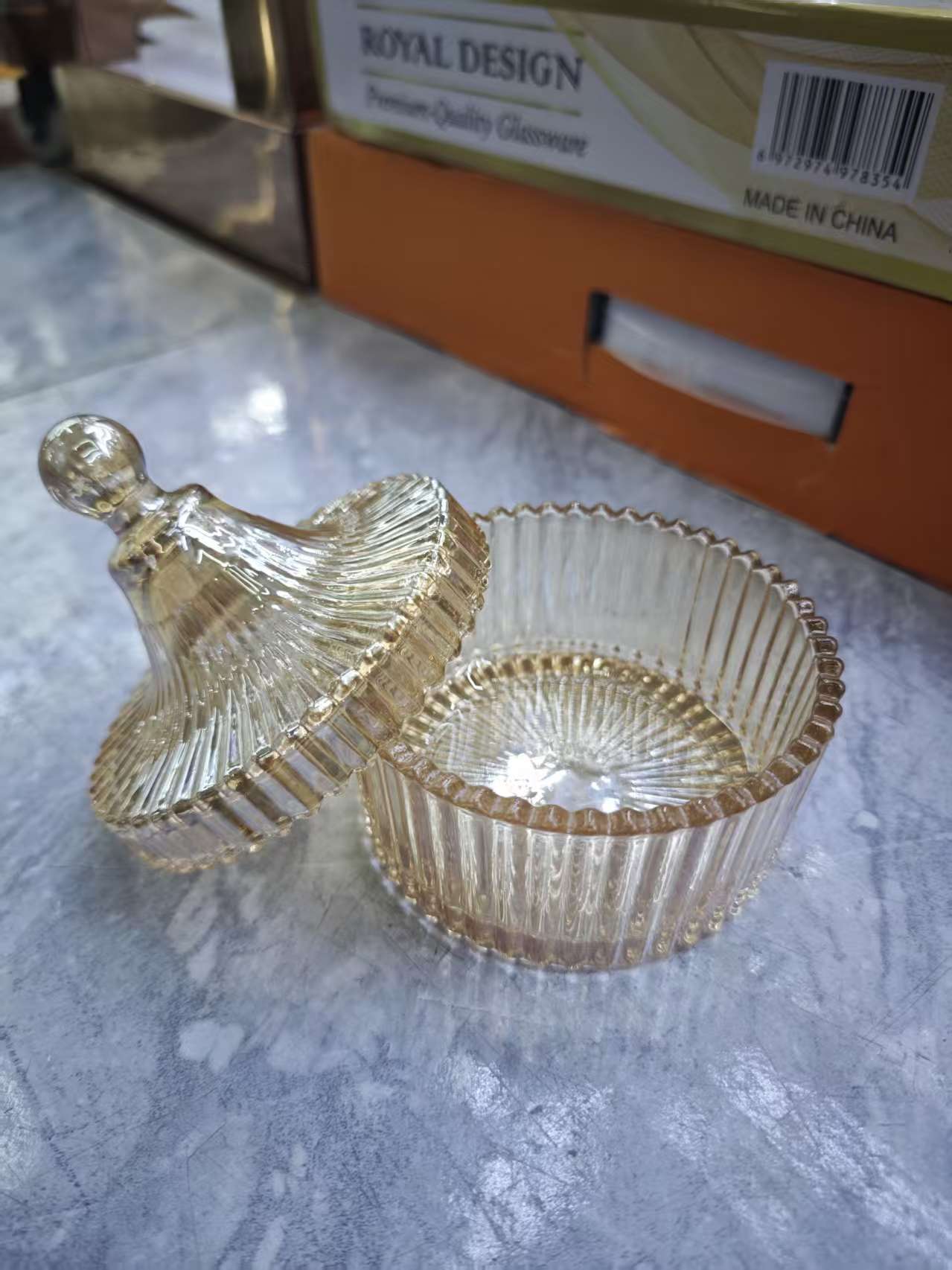 Small yurt, glass amber ashtray, crystal ashtray, hotel supplies, custom ashtray Application Scenario