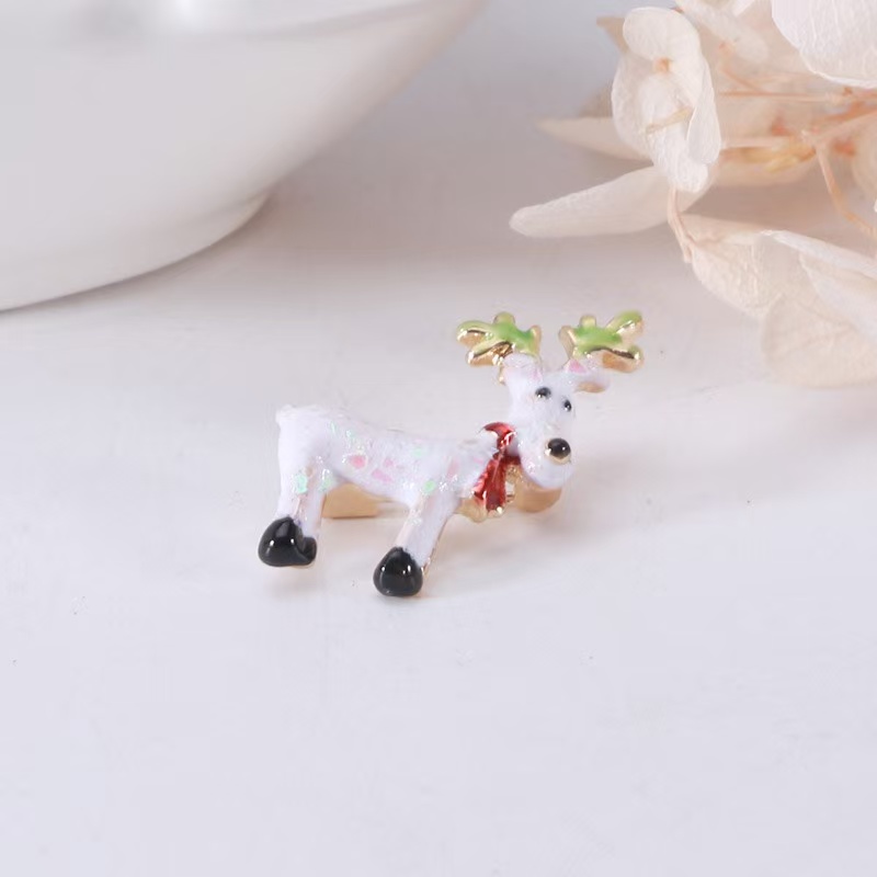 European and American alloy oil drip sequins, cute mini deer brooch, creative Christmas holiday clothing pin accessories details Picture