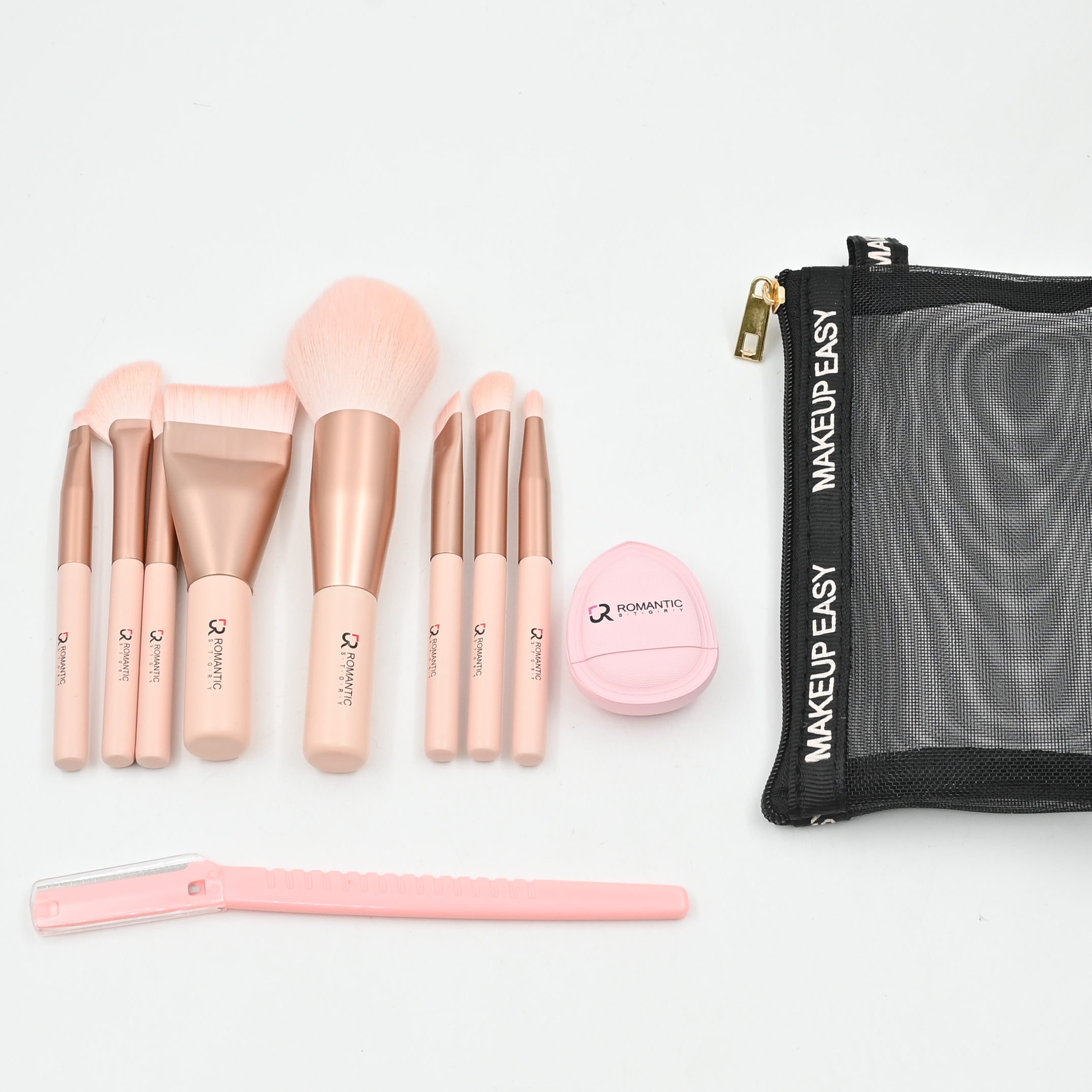 Romance Pink butterfly color box packaging mini portable 8-tube brush + cotton candy powder puff + eyebrow knife + storage bag Application Scenario