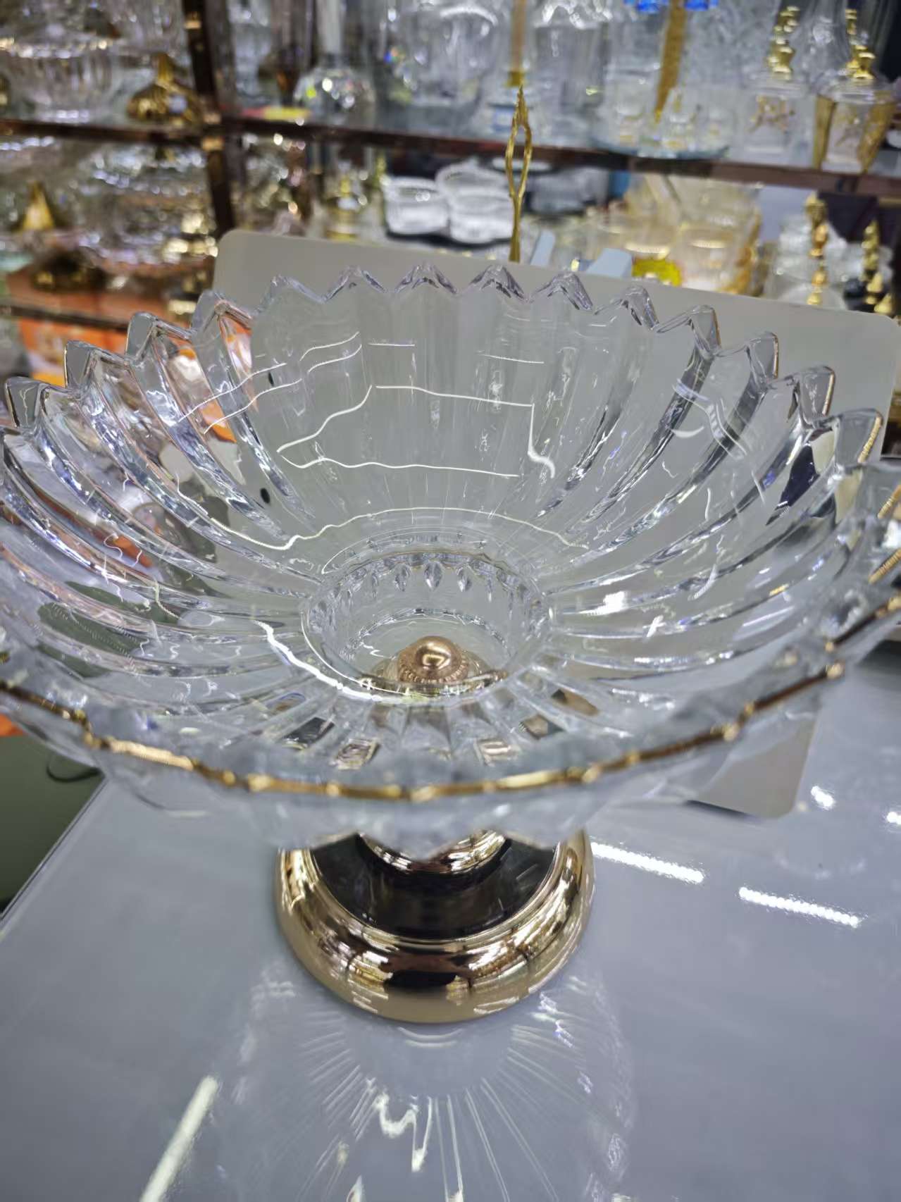 A crystal transparent glass fruit platter with a high gold base and golden edges Specification image