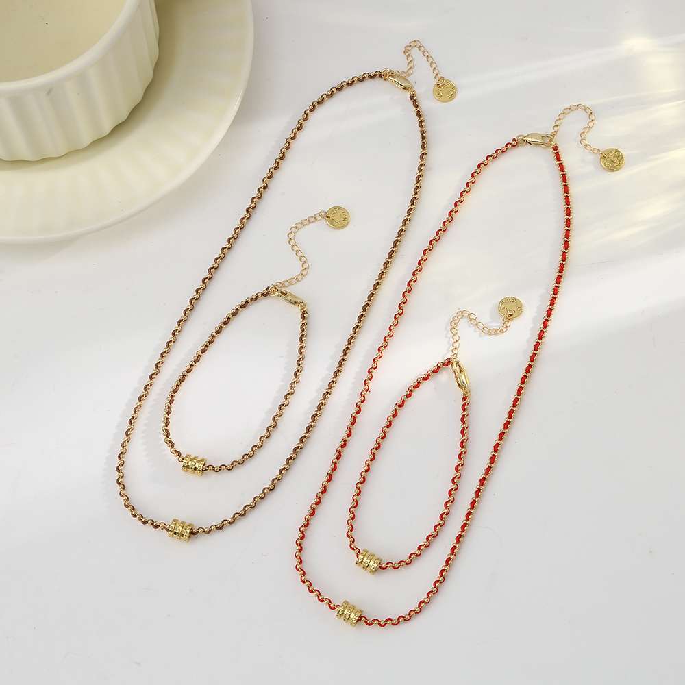 This is a high-end and light luxury summer collarbone chain accessory for women with a red waist and a red string necklace in their zodiac year detail image 3