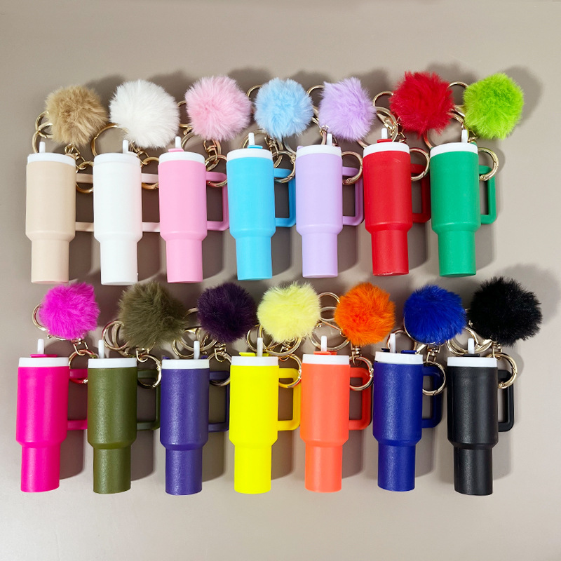 跨境新品 冰霸杯钥匙扣毛球挂件母亲节钥匙扣可放唇膏背包挂件