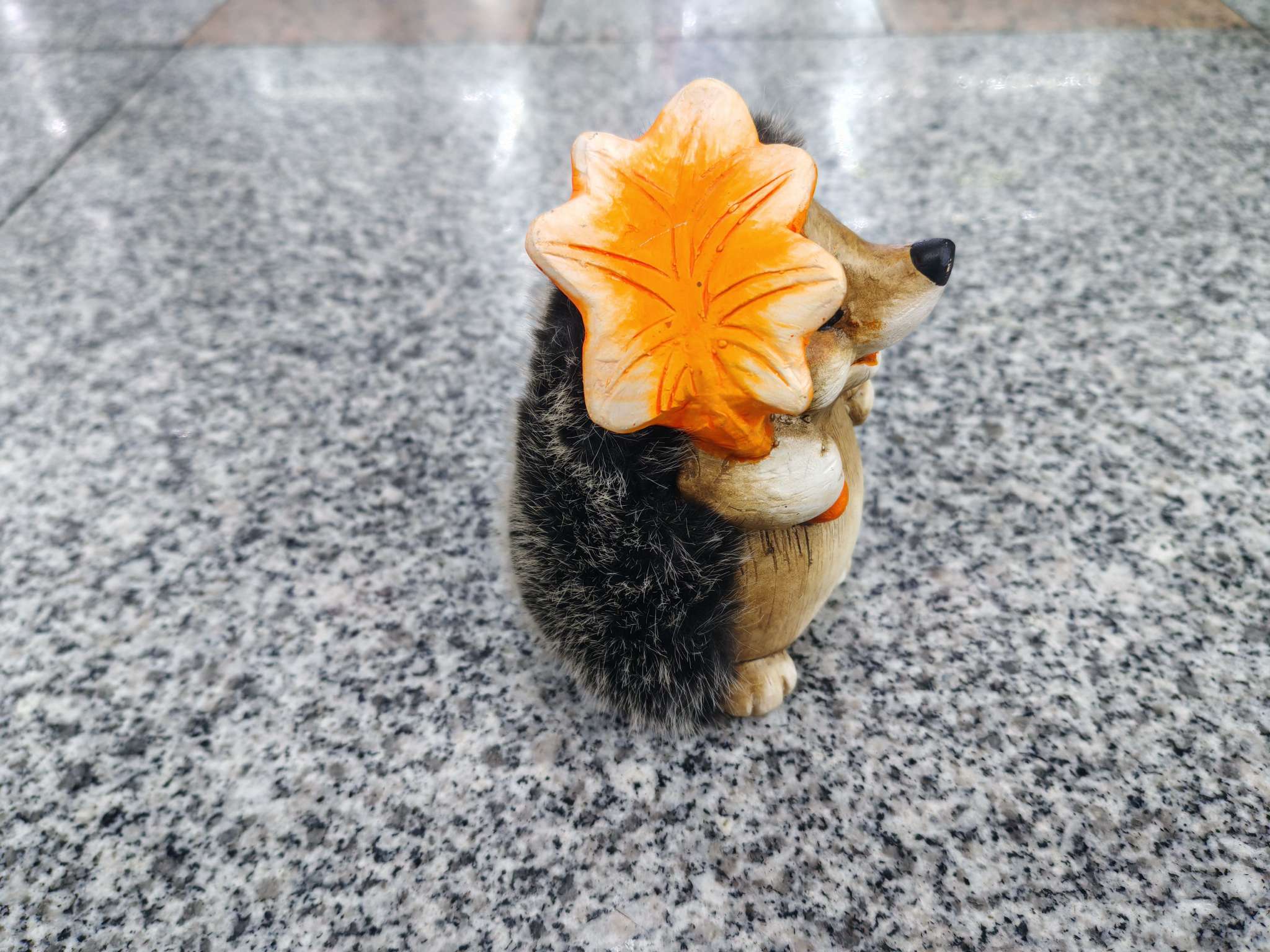 Simulated hedgehog home decoration ornaments, office decoration ornaments, ceramic simulated hedgehog Specification image