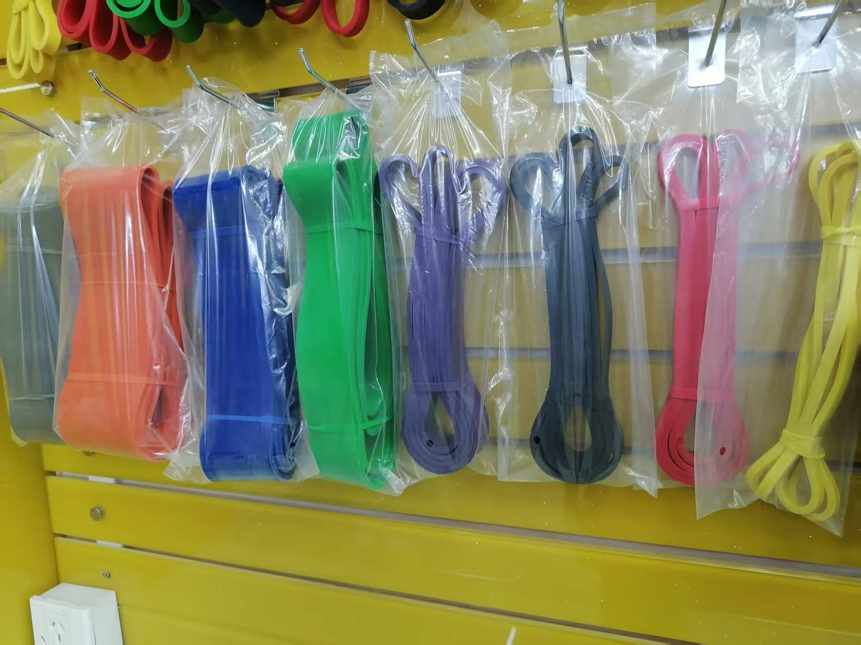High-strength rebound resistance band, thickened training band, fitness equipment, resistance training, multi-functional resistance band, elastic band, fitness training, pectoral muscle resistance band, strength training, portable yoga, physical fitness Item Picture