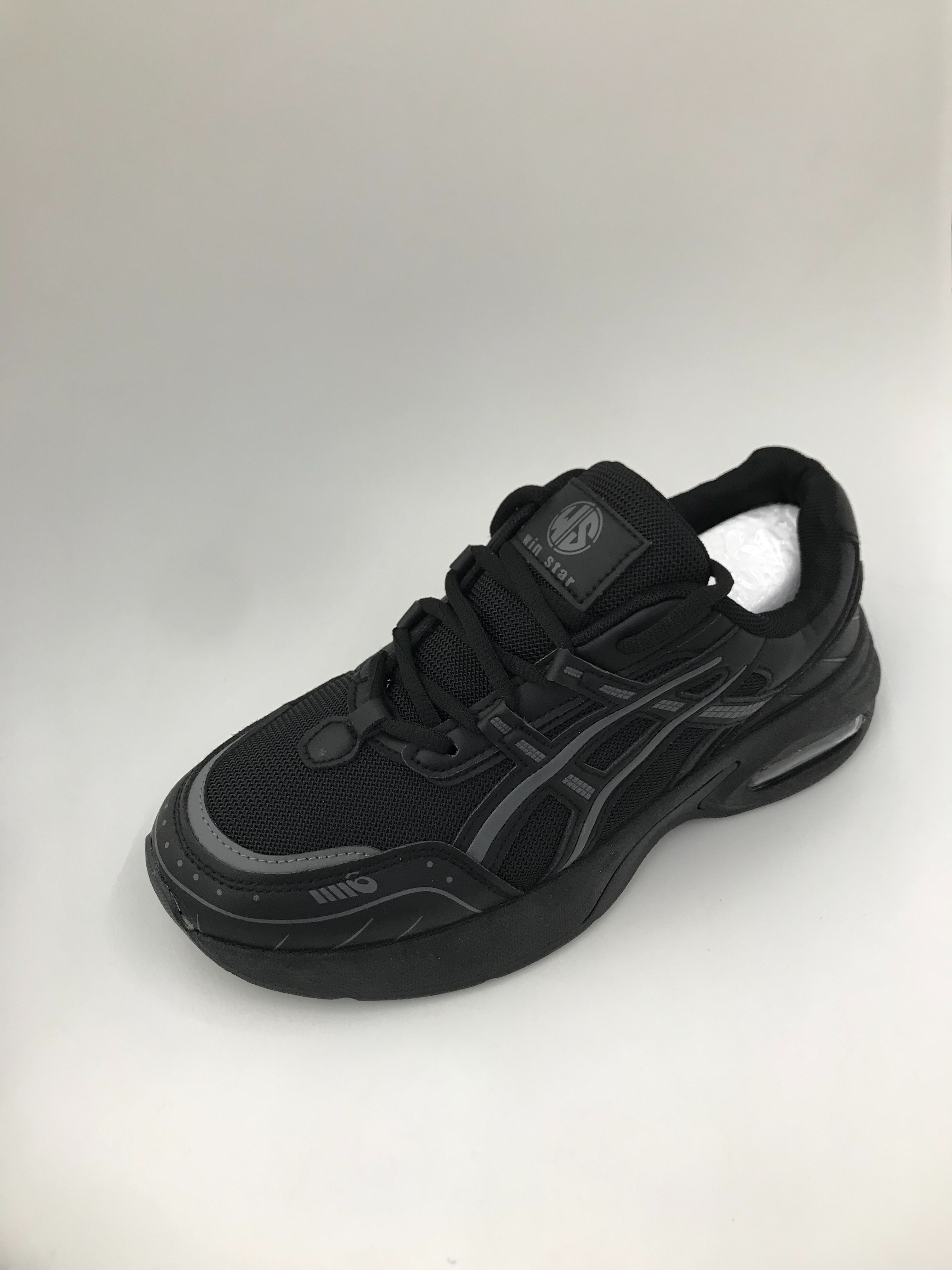 The new series of fashionable sports shoes are lightweight and breathable full figure