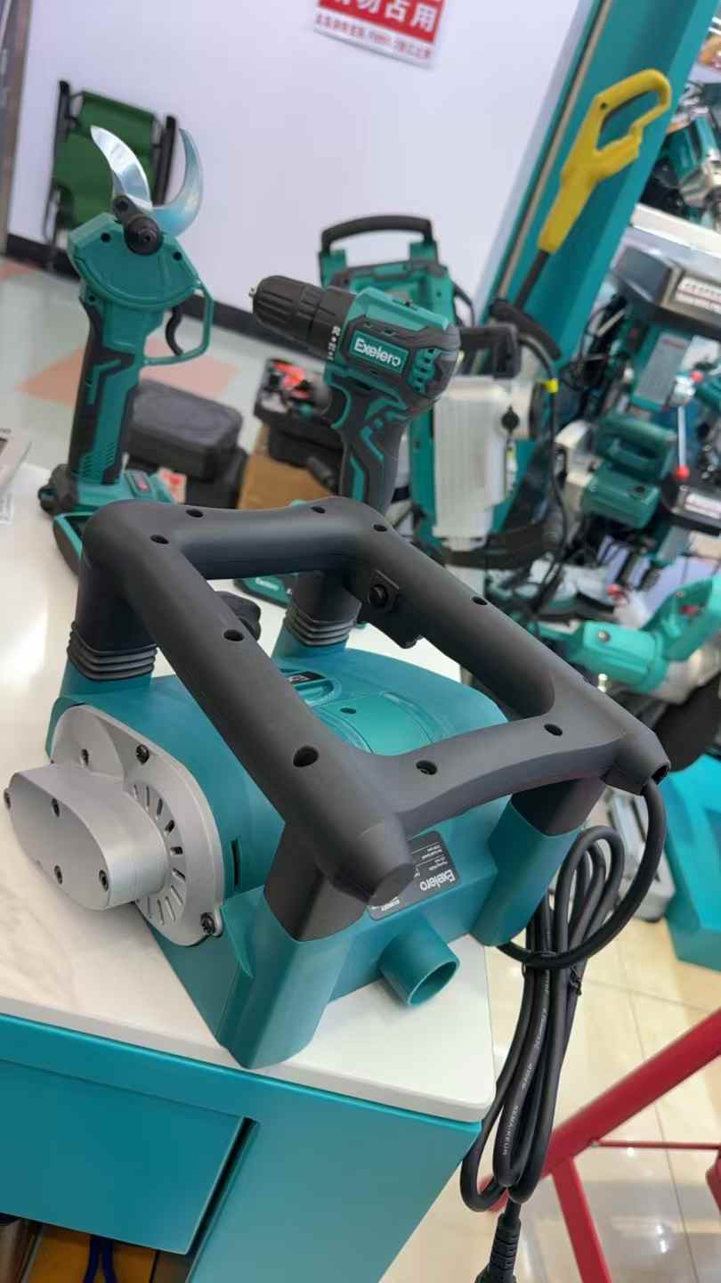 电锯1800W高效切割电动工具家用工业级耐用