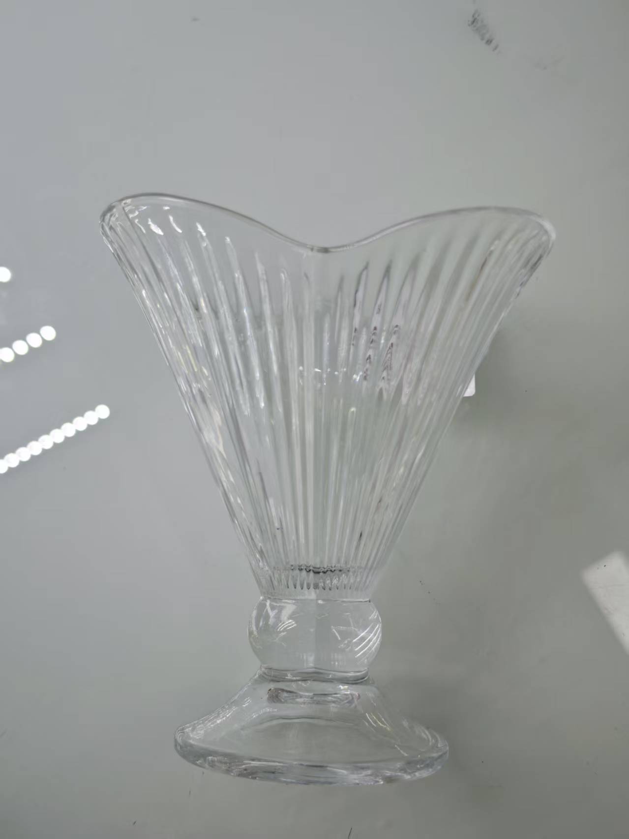 Wavy glass cups, water cups, transparent large-capacity cups, household and office cups Application Scenario