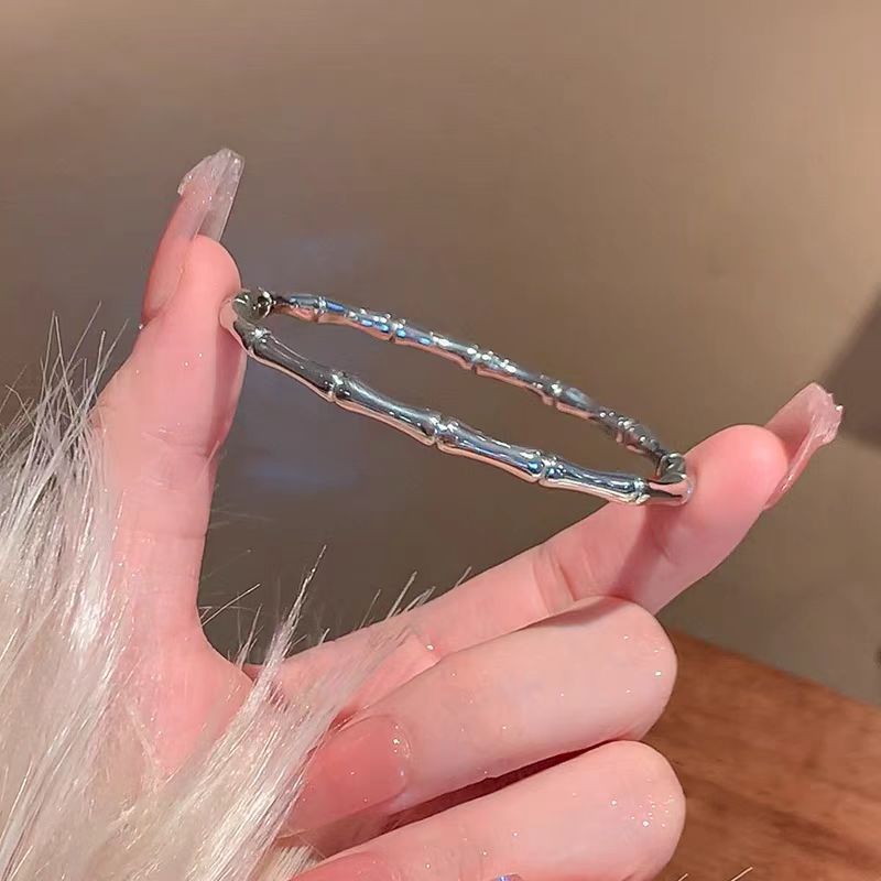 The stainless steel bamboo bracelet with a high-end European and American feel is simple and luxurious. It is 18K gold-plated and does not fade, making it a fashionable and versatile bracelet detail image 3