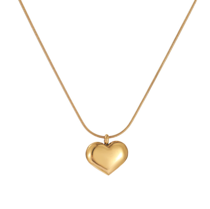 This is a simple and exquisite heart-shaped necklace with a Japanese and Korean style. It features a unique and niche design for women and is versatile. It is made of titanium steel and does not fade Application Scenario