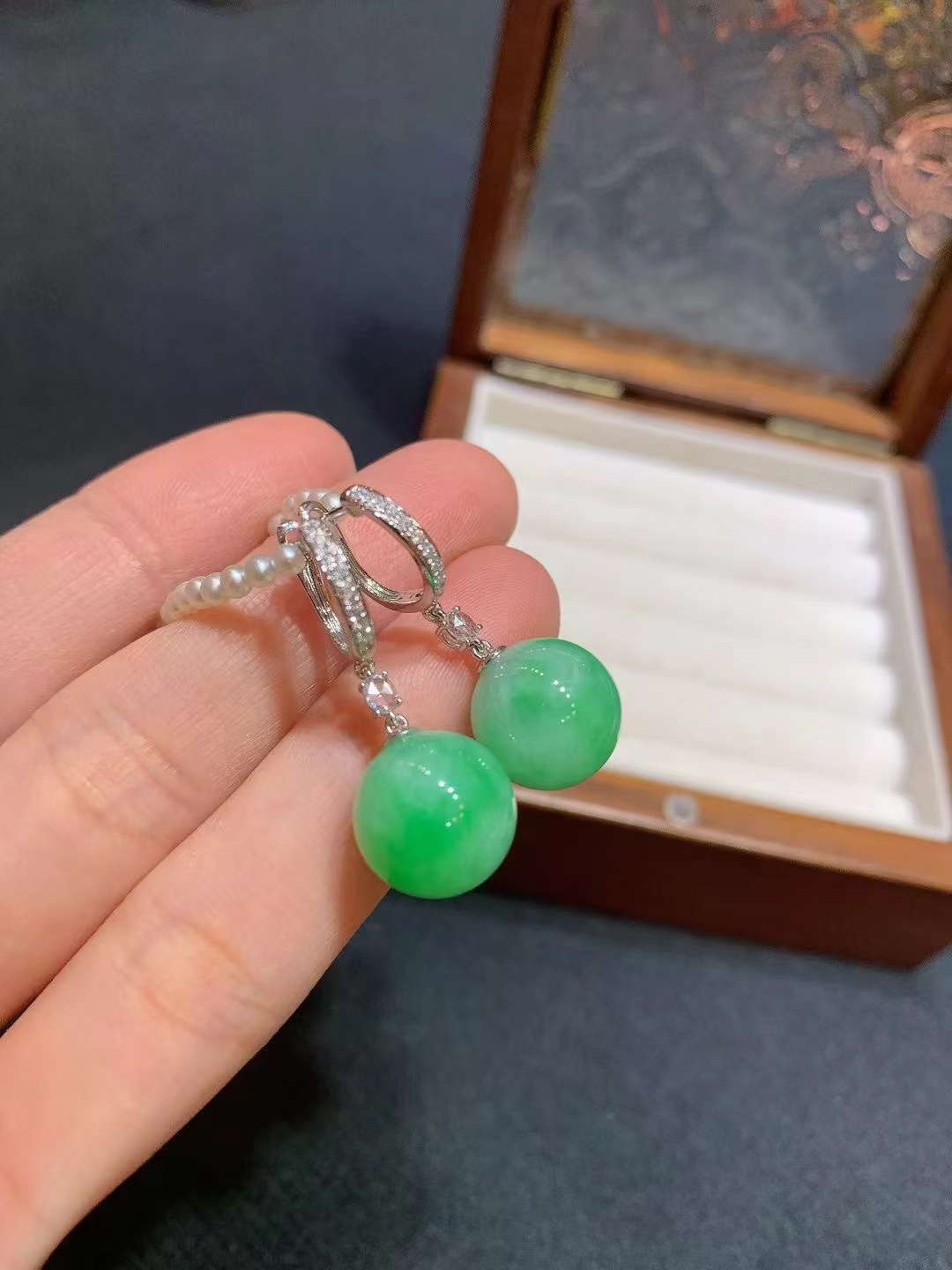 正宗缅甸翡翠镶嵌南非钻18K白金小圆珠耳环产品图