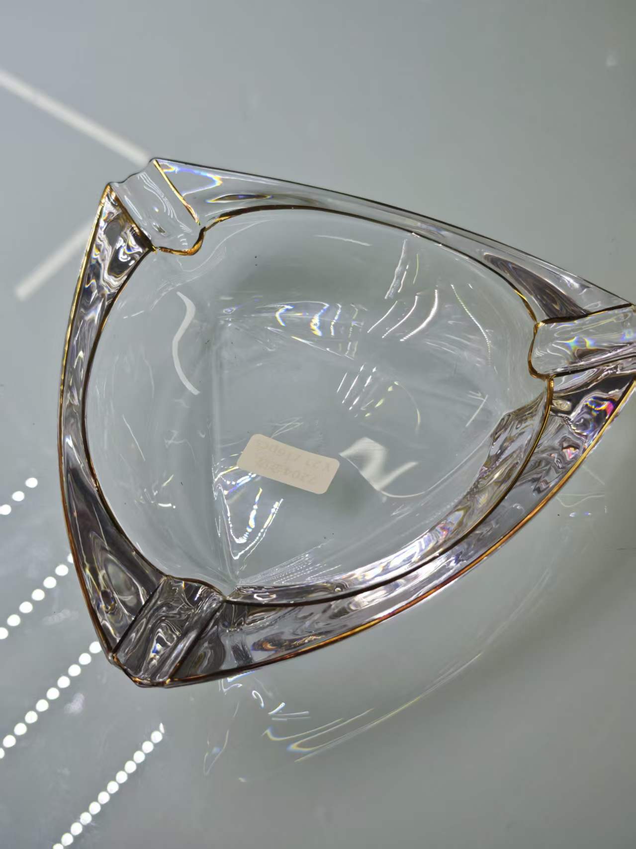 The large-capacity anti-scald design of the household ashtray allows for cleaning the ash box, suitable for both home and office use Item Picture