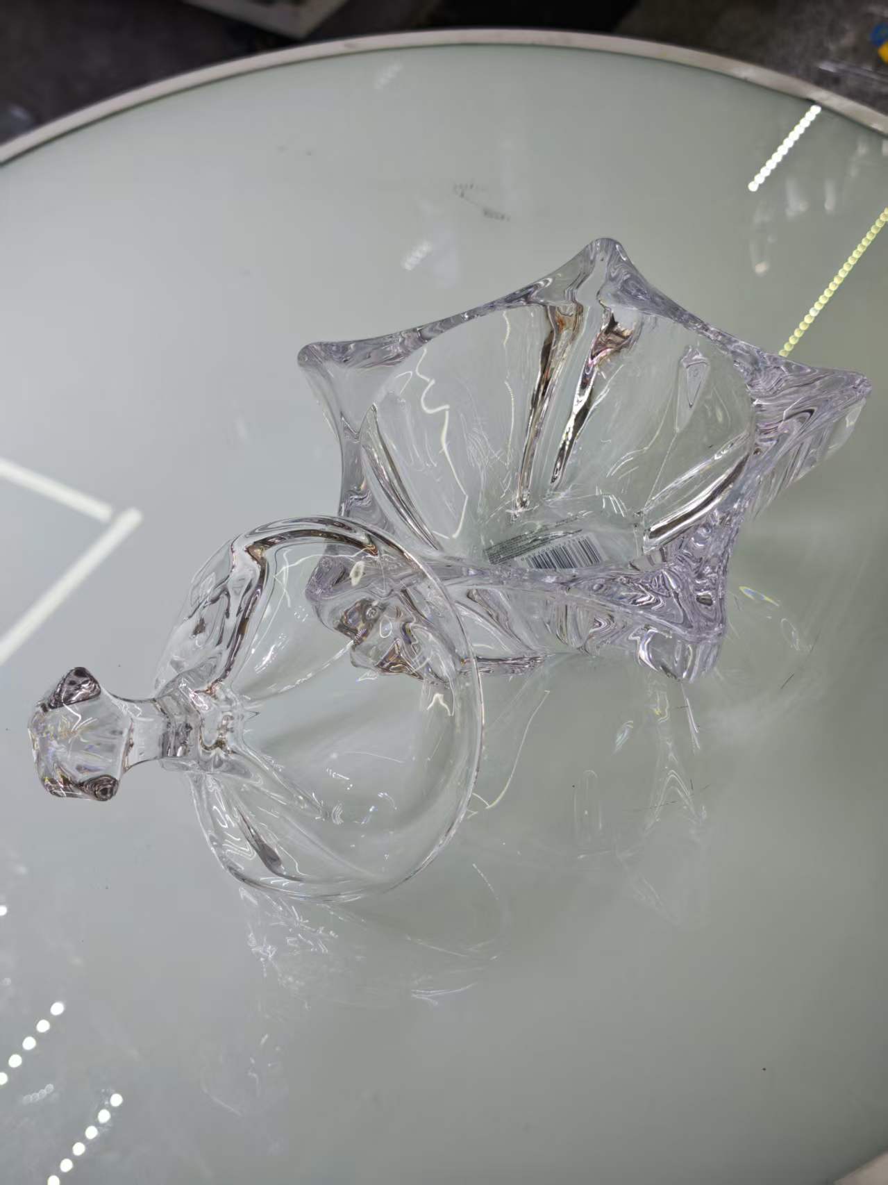 Transparent glass vase, a simple Nordic-style home decoration item, suitable for the living room and bedroom details Picture