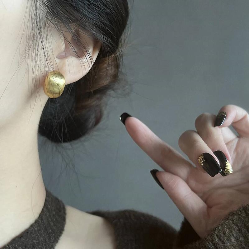 Wholesale of European and American fashion exaggerated earrings, retro alloy trendy earrings, geometric diamond-encrusted long stud accessories details Picture