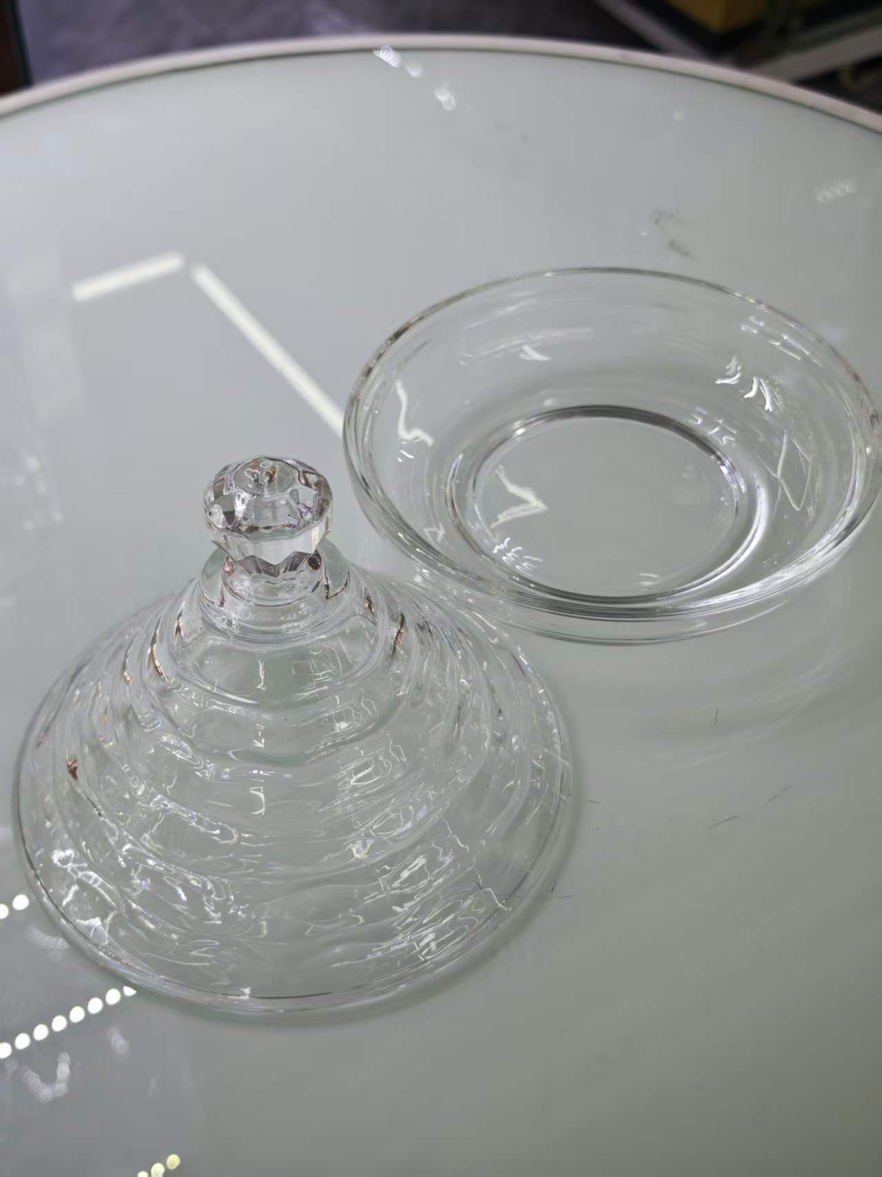 The transparent glass cover and glass fruit plate set with crystal texture Specification image