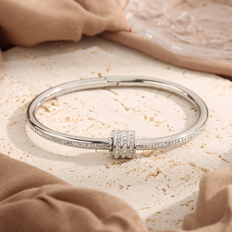 Wholesale of new titanium steel ins rose gold simple diamond-encrusted and gold-plated women's bracelets from Europe and America details Picture