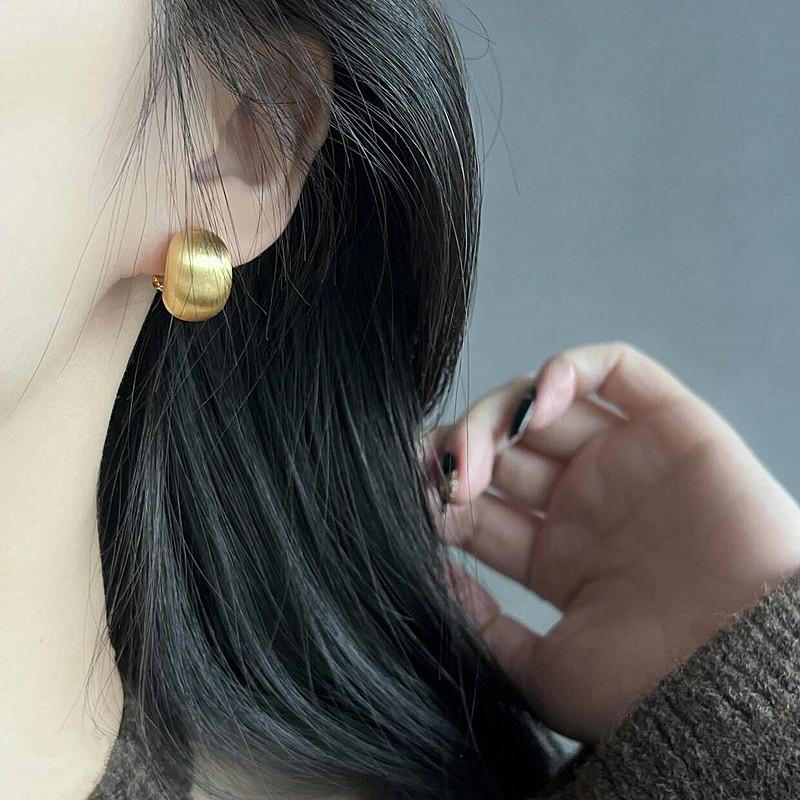 Wholesale of European and American fashion exaggerated earrings, retro alloy trendy earrings, geometric diamond-encrusted long stud accessories Specification image