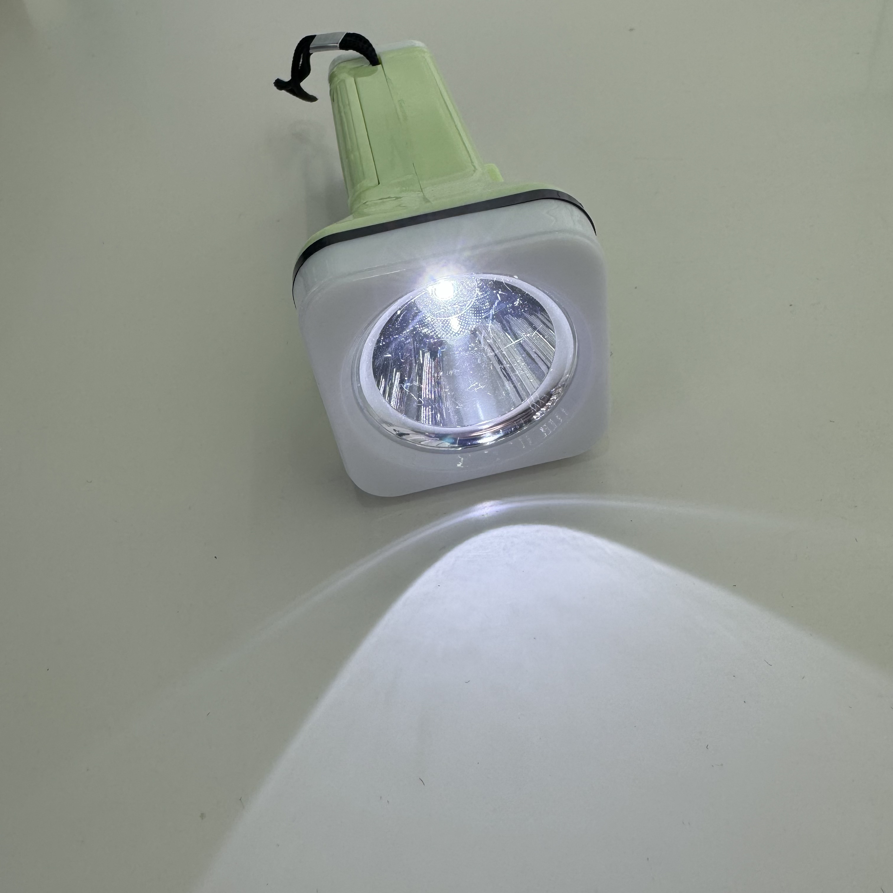 The green flashlight body is shockproof and durable for strong outdoor lighting Specification image