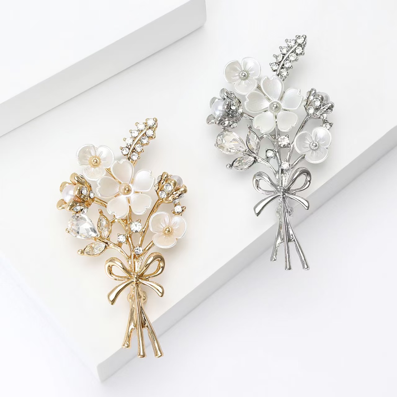 High-end and light luxury plum blossom bouquet alloy rhinestone brooch, elegant and refined women's clothing brooch accessory pin pic 3