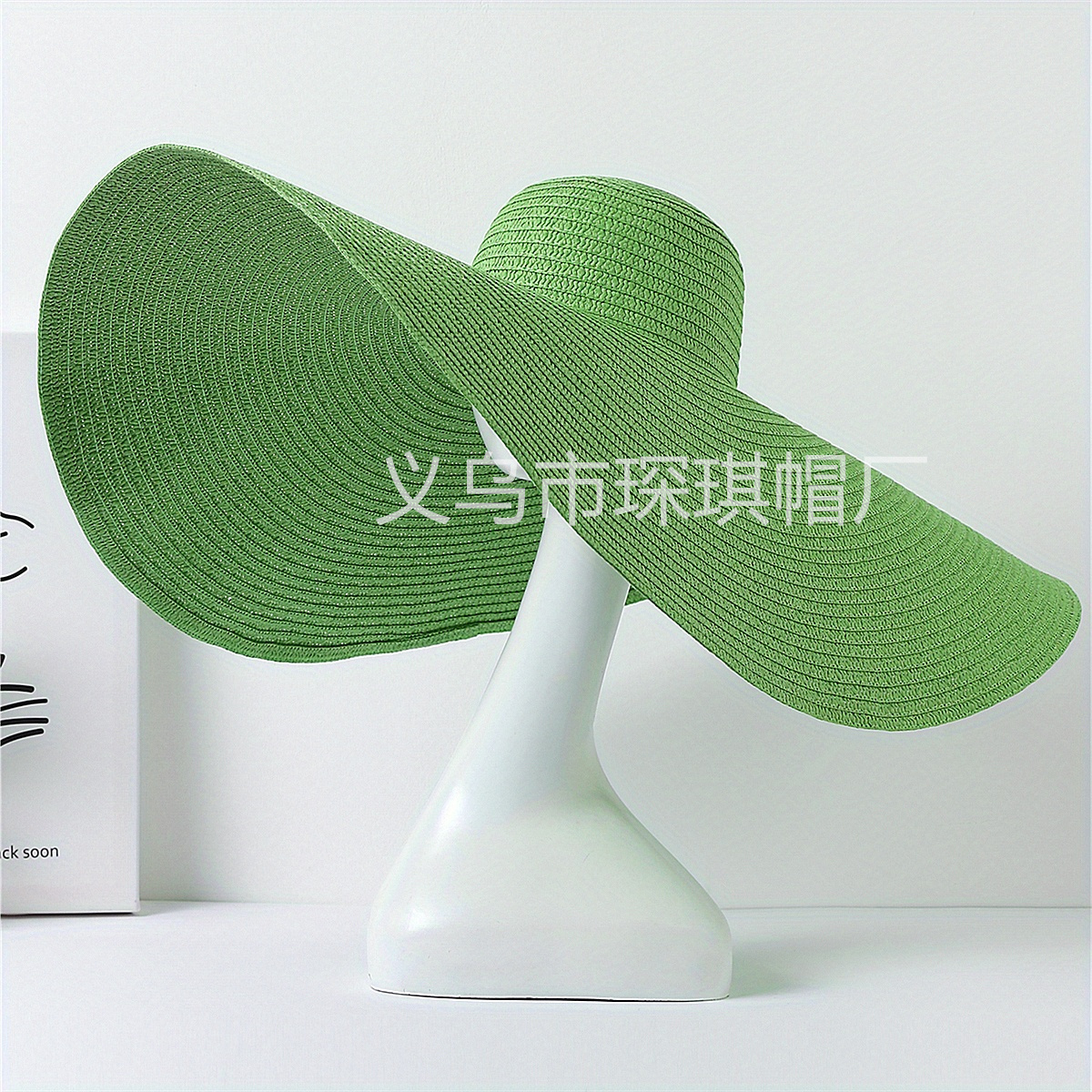 Ladies' cross-border bestsellers: Summer oversized brim straw hat, beach hat, seaside vacation sun protection hat, UV protection foldable, outdoor swimming pool shooting fashionable sun protection hat, solid color straw woven hat thumbnail