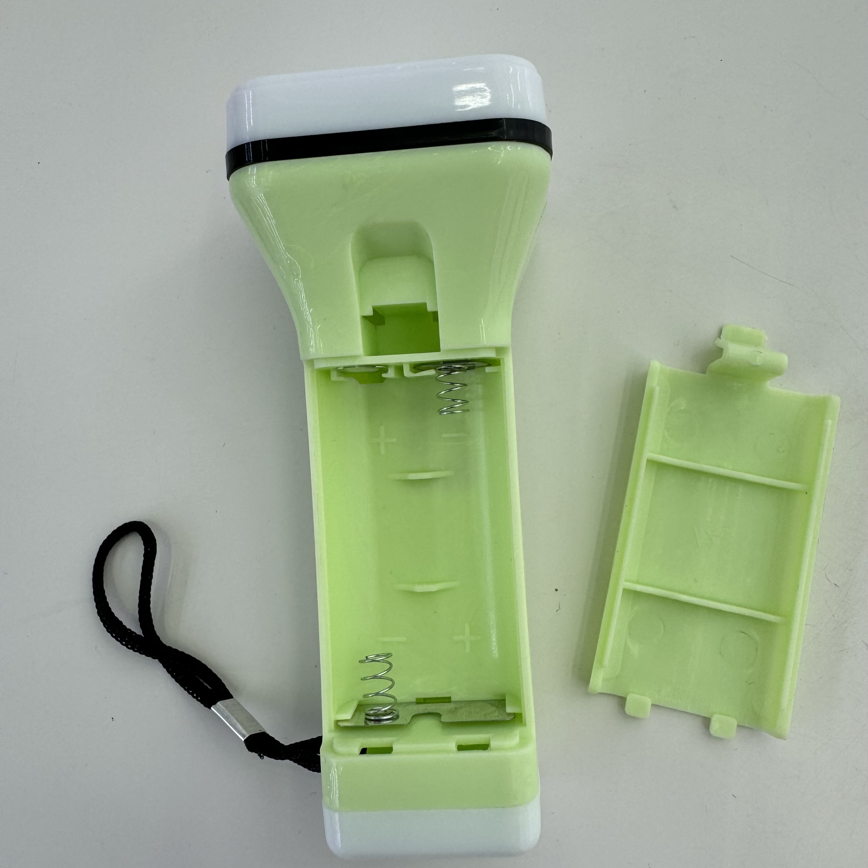 The green flashlight body is shockproof and durable for strong outdoor lighting pic 7