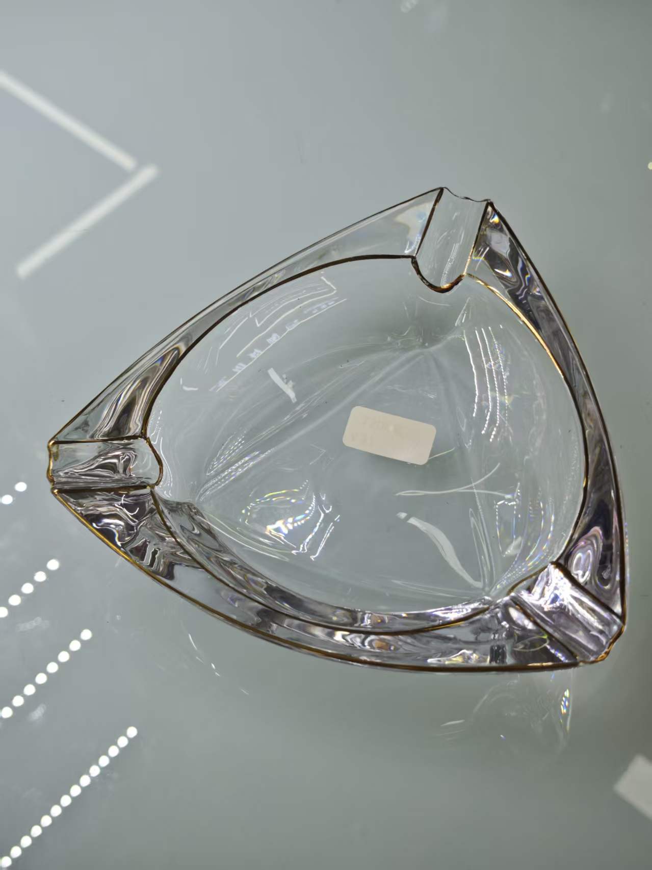 The large-capacity anti-scald design of the household ashtray allows for cleaning the ash box, suitable for both home and office use