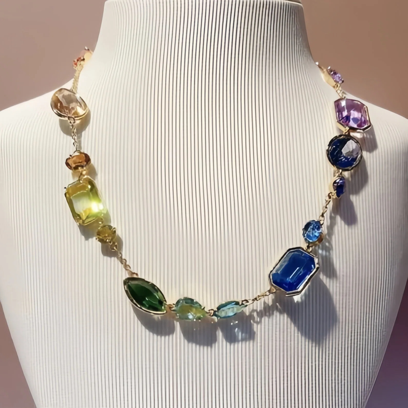 Dazzling and luxurious Zircon necklace set: Exquisite, beautiful and dazzling jewelry, minimalist style jewelry set, two-piece necklace, earrings, elegant layering combination, daily commuting and date accessories, light luxury and niche design Item Picture
