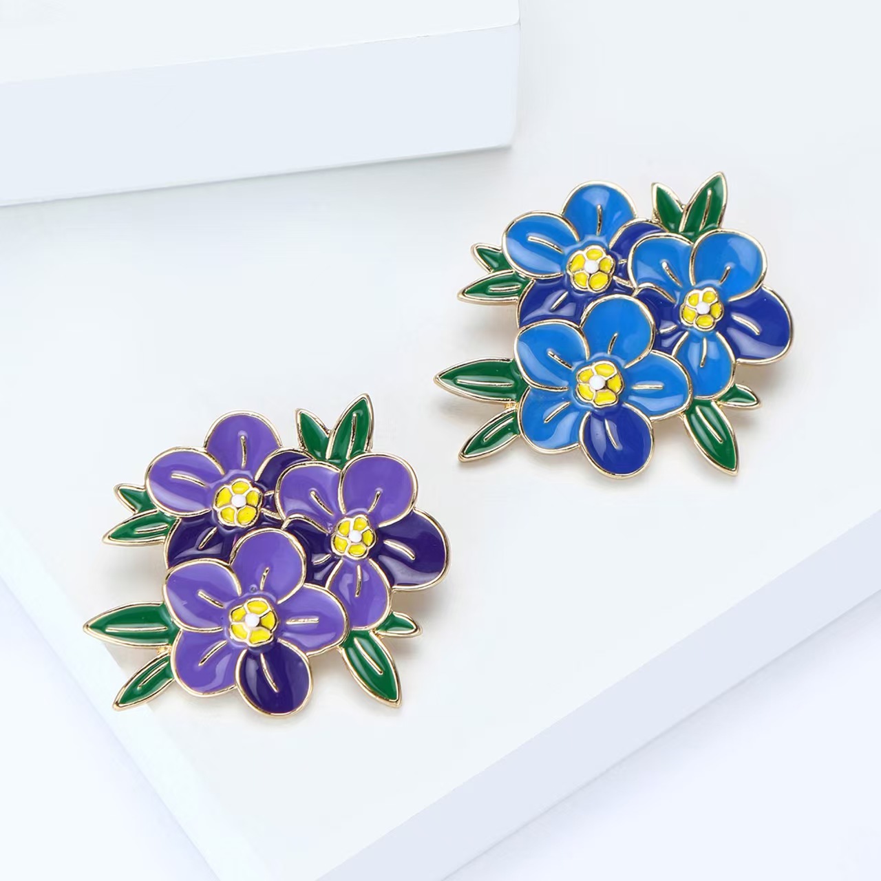 Cross-border fresh enamel European and American enamel flower brooch, elegant and versatile suit accessory brooch, clothing accessory brooch, brooch pin