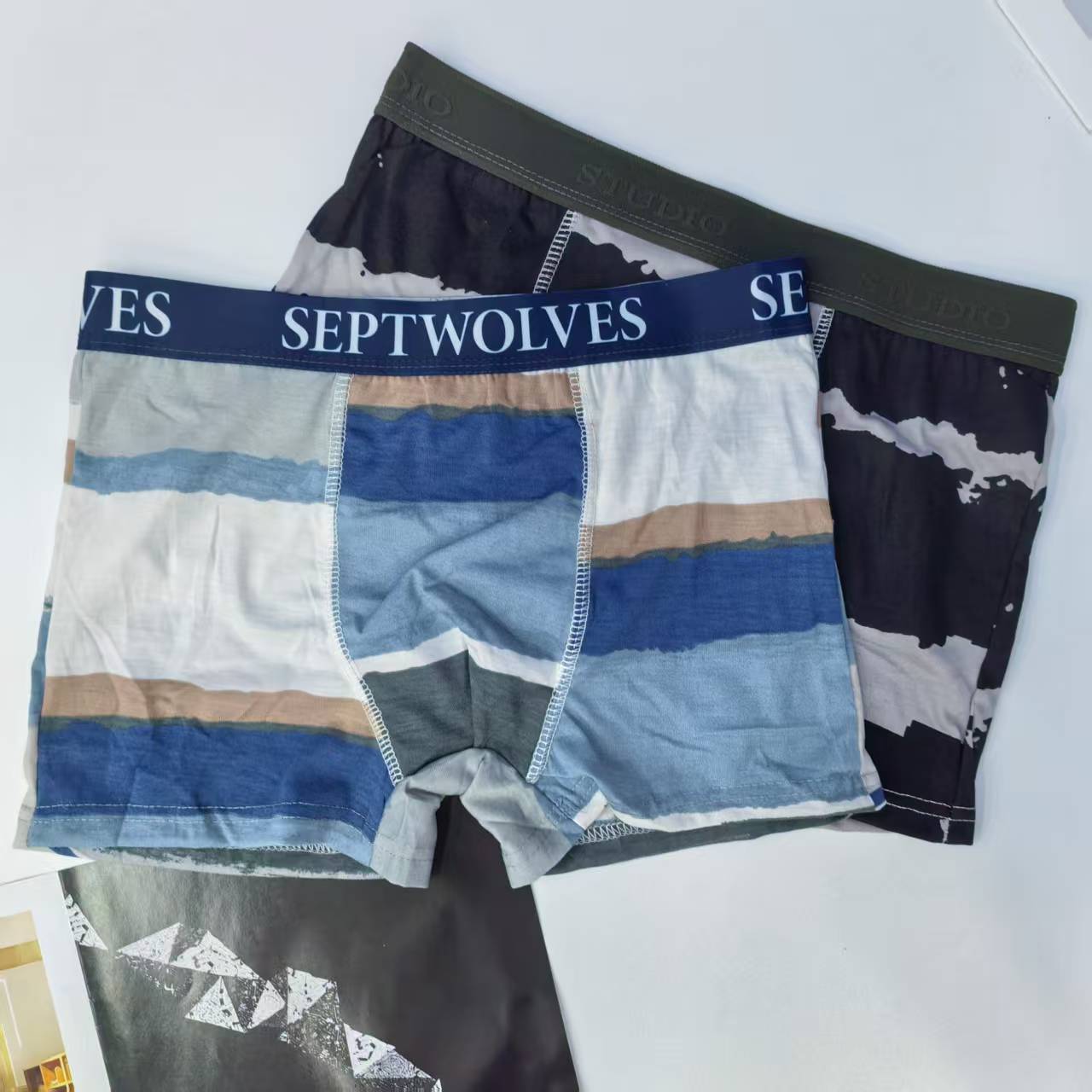1461# Men's underwear for export to the Middle East and Africa. Men's briefs are comfortable and breathable. Colorful printed briefs for men. QNI Application Scenario