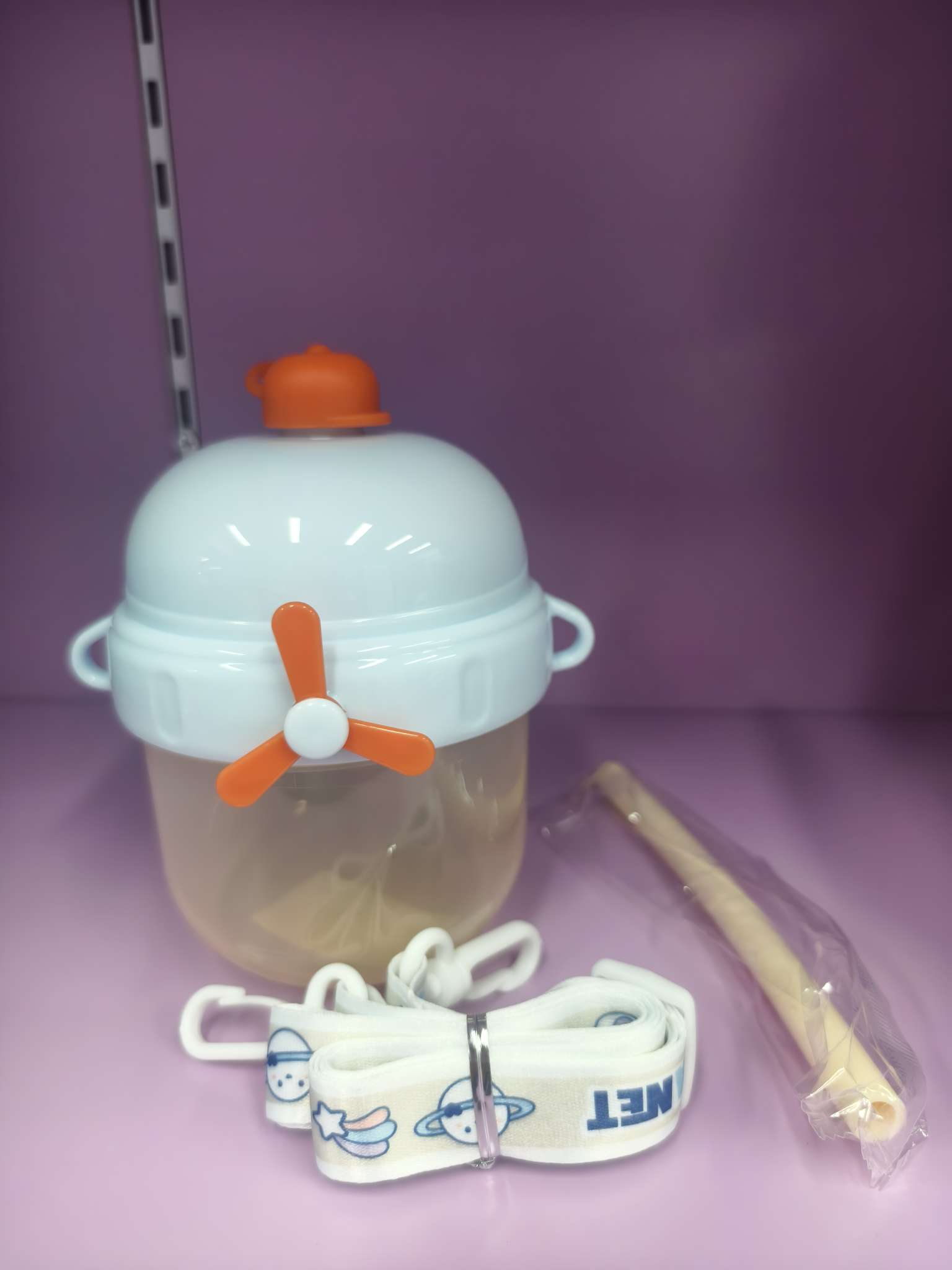 Children's and toddler baby products, feeding baby water cups, water bottles, straw cups, gentle, safe, easy to clean, fun little airplane with lid, 300ml with scale, learning to drink cup detail image 2