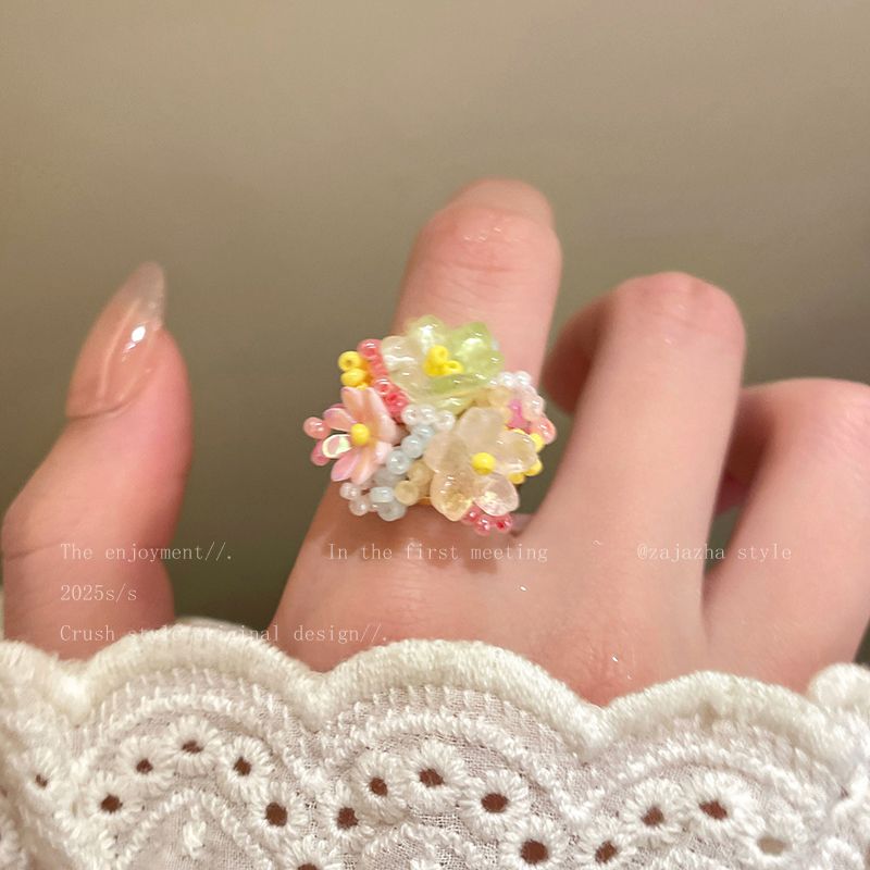 Dopamine Hydrangea flower Ring for women, early spring vacation style, girlish heart index finger ring, dazzling new beaded ring Specification image