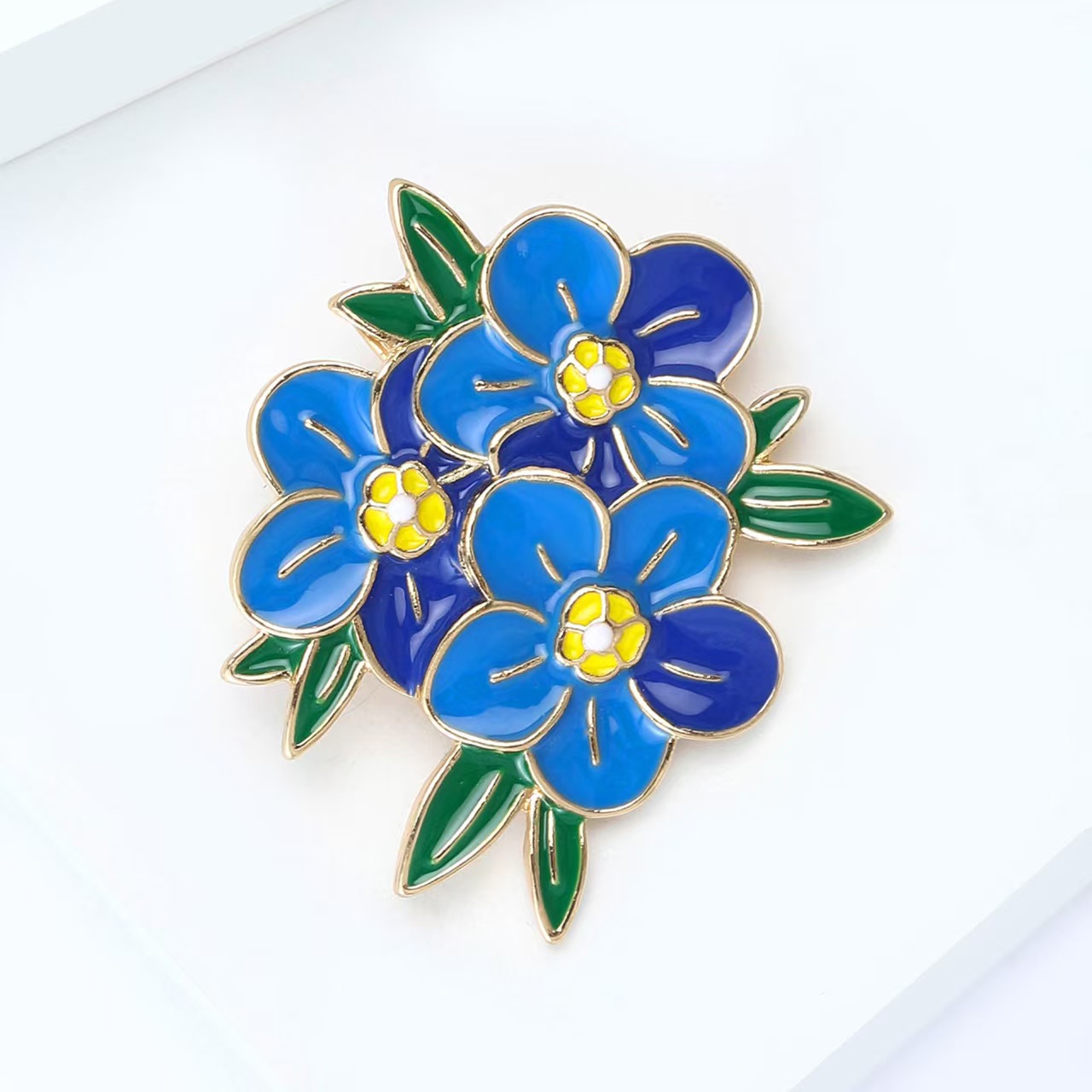 Cross-border fresh enamel European and American enamel flower brooch, elegant and versatile suit accessory brooch, clothing accessory brooch, brooch pin pic 2